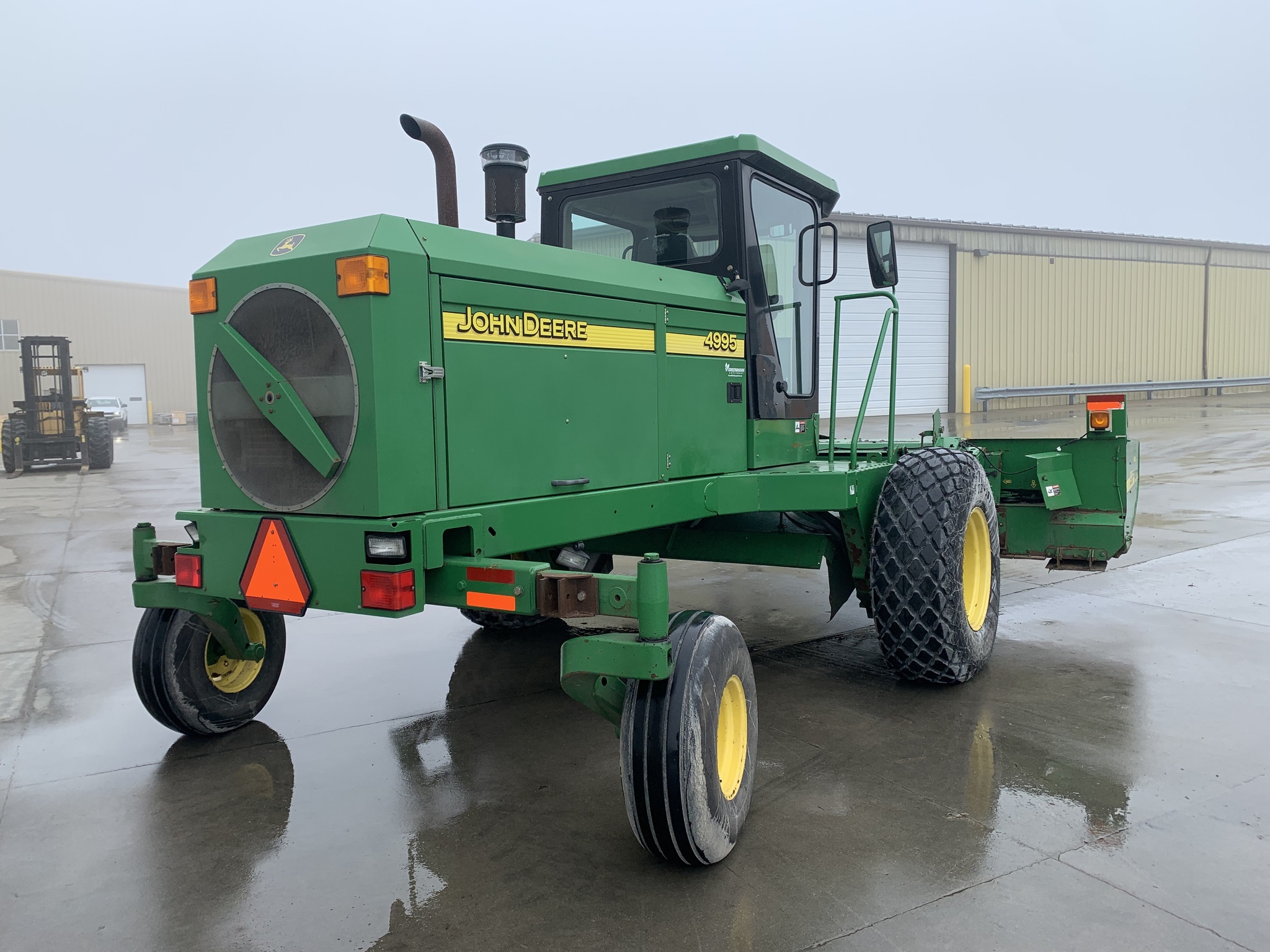 2005 John Deere 4995 Self-Propelled Windrowers and Swather