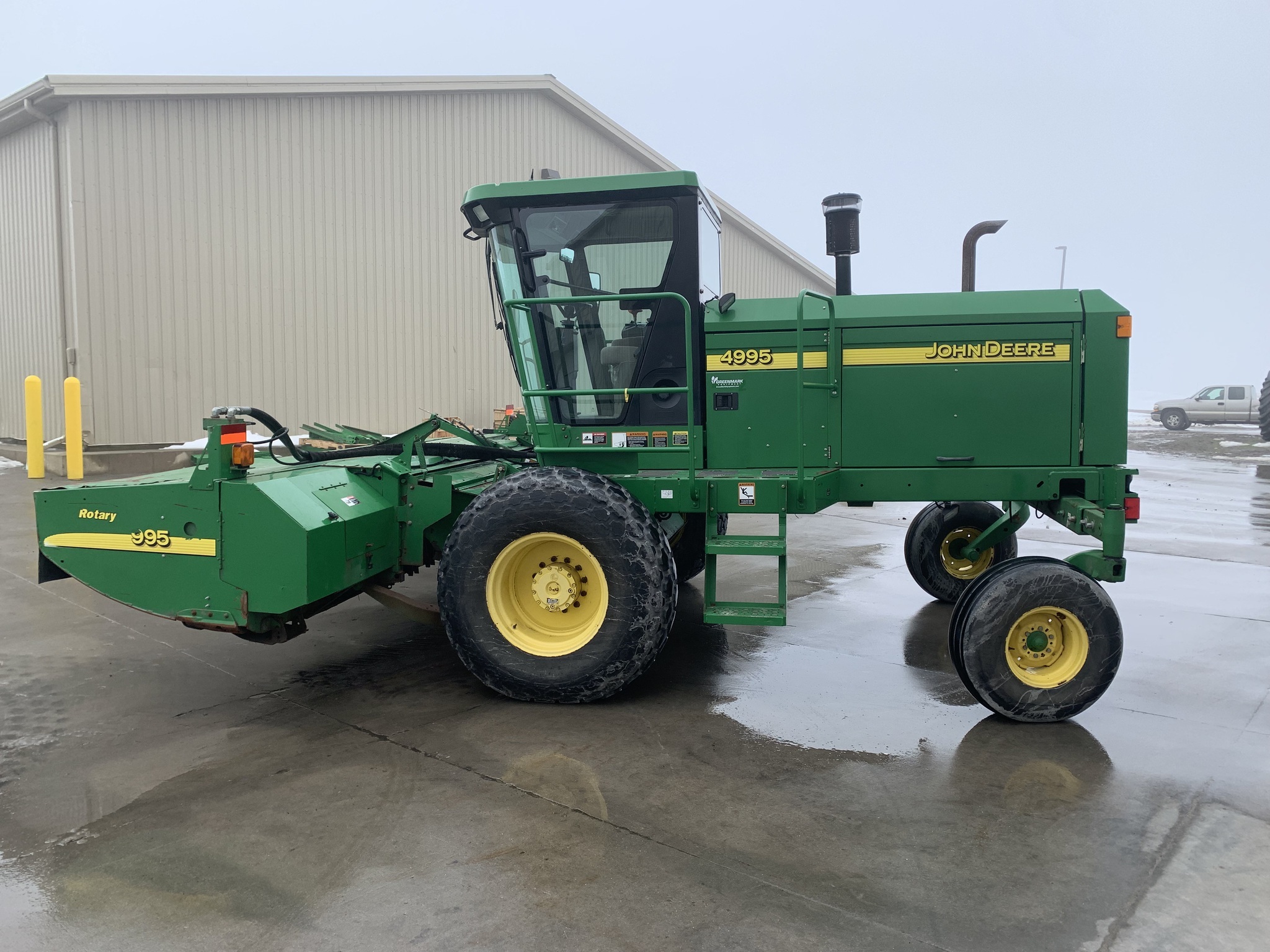 2005 John Deere 4995 Self-Propelled Windrowers and Swather