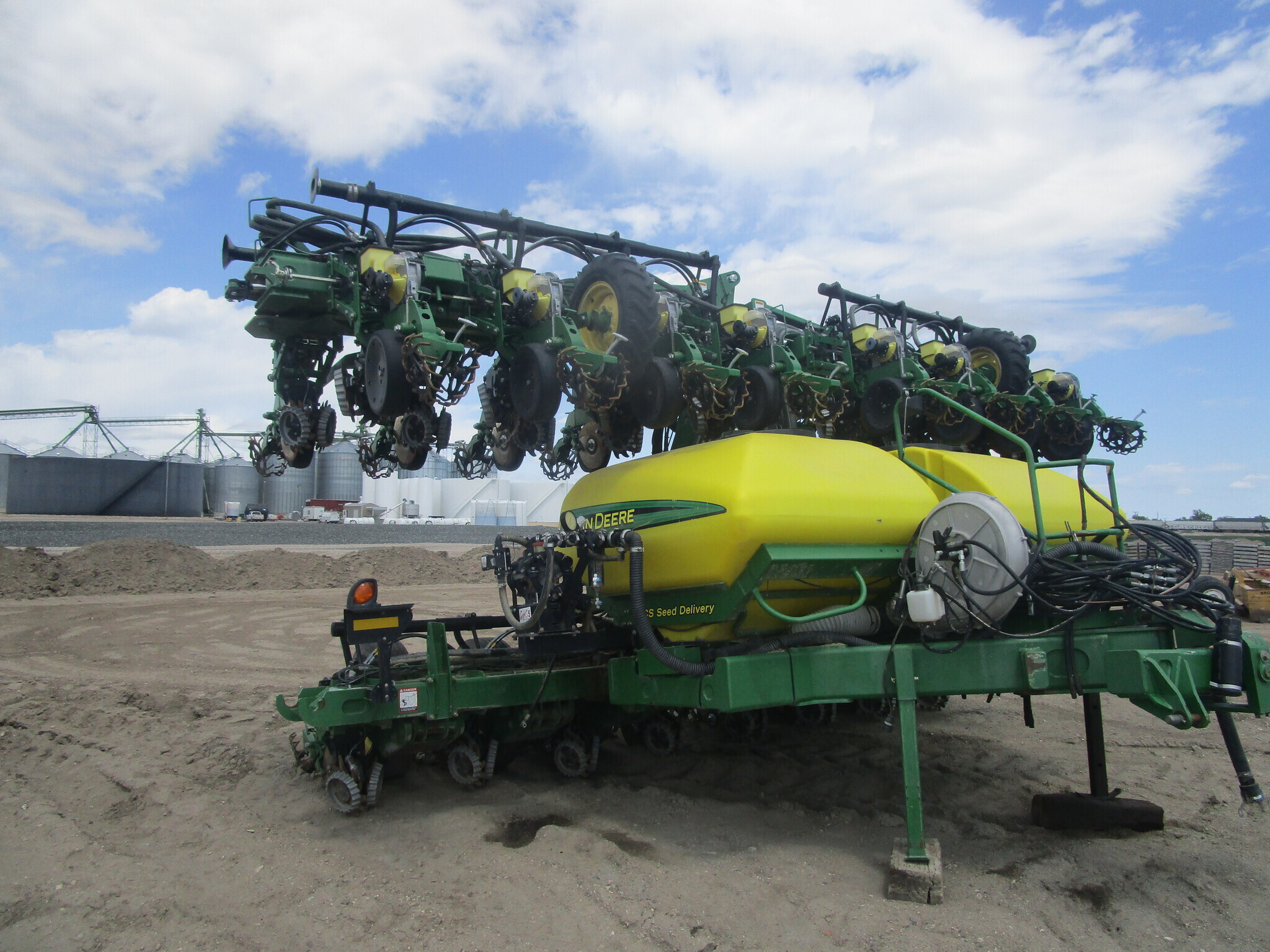 2013 John Deere DR24 Planter