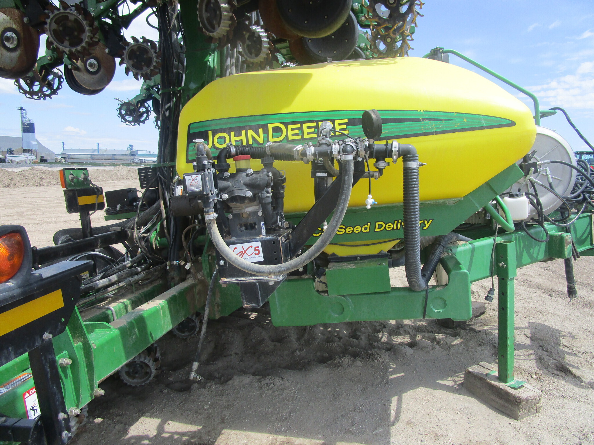 2013 John Deere DR24 Planter