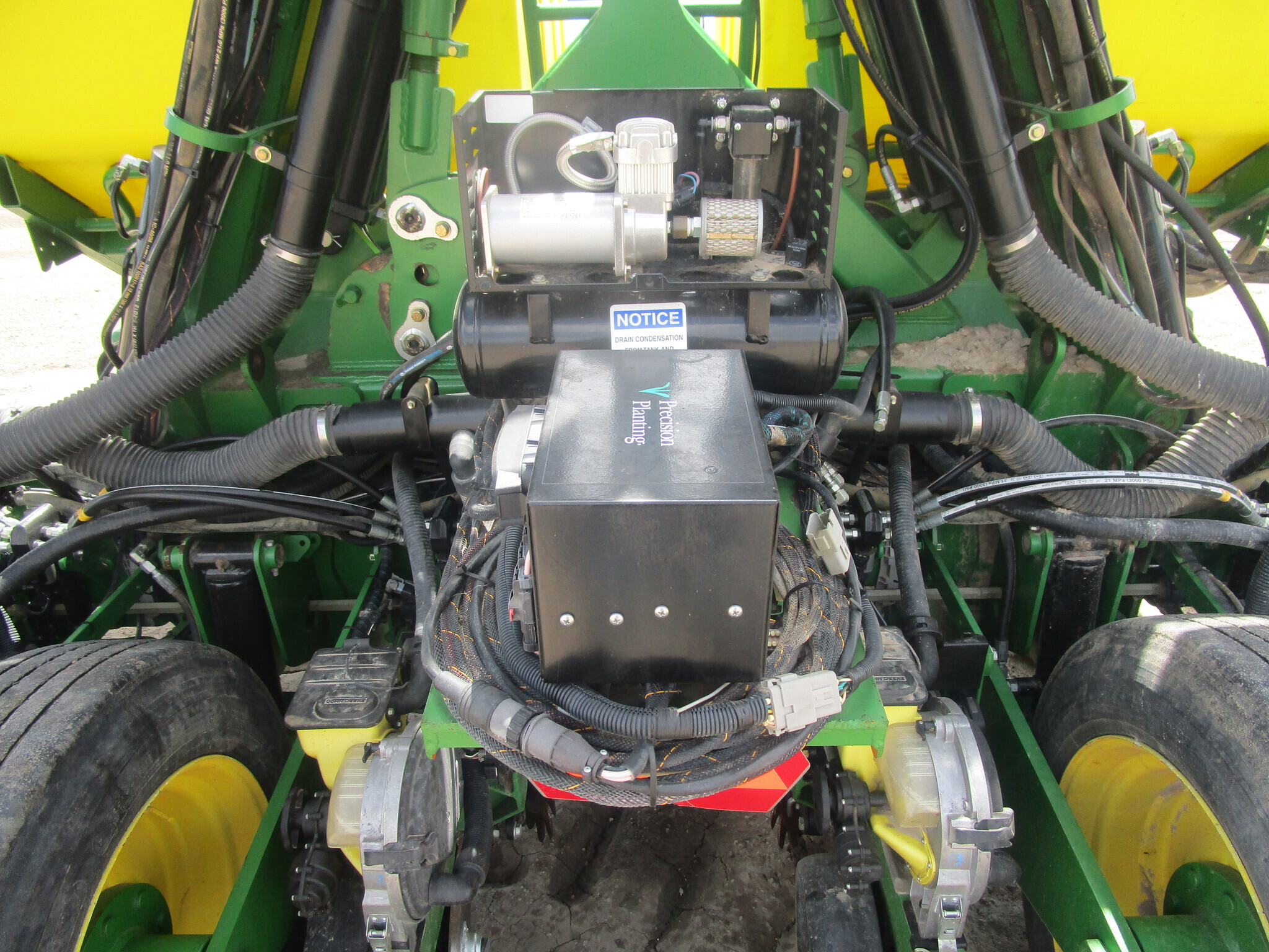 2013 John Deere DR24 Planter