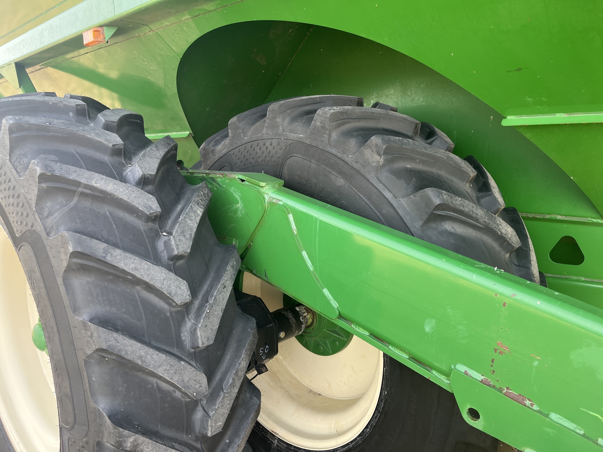 2013 Brent 1196 Grain Cart