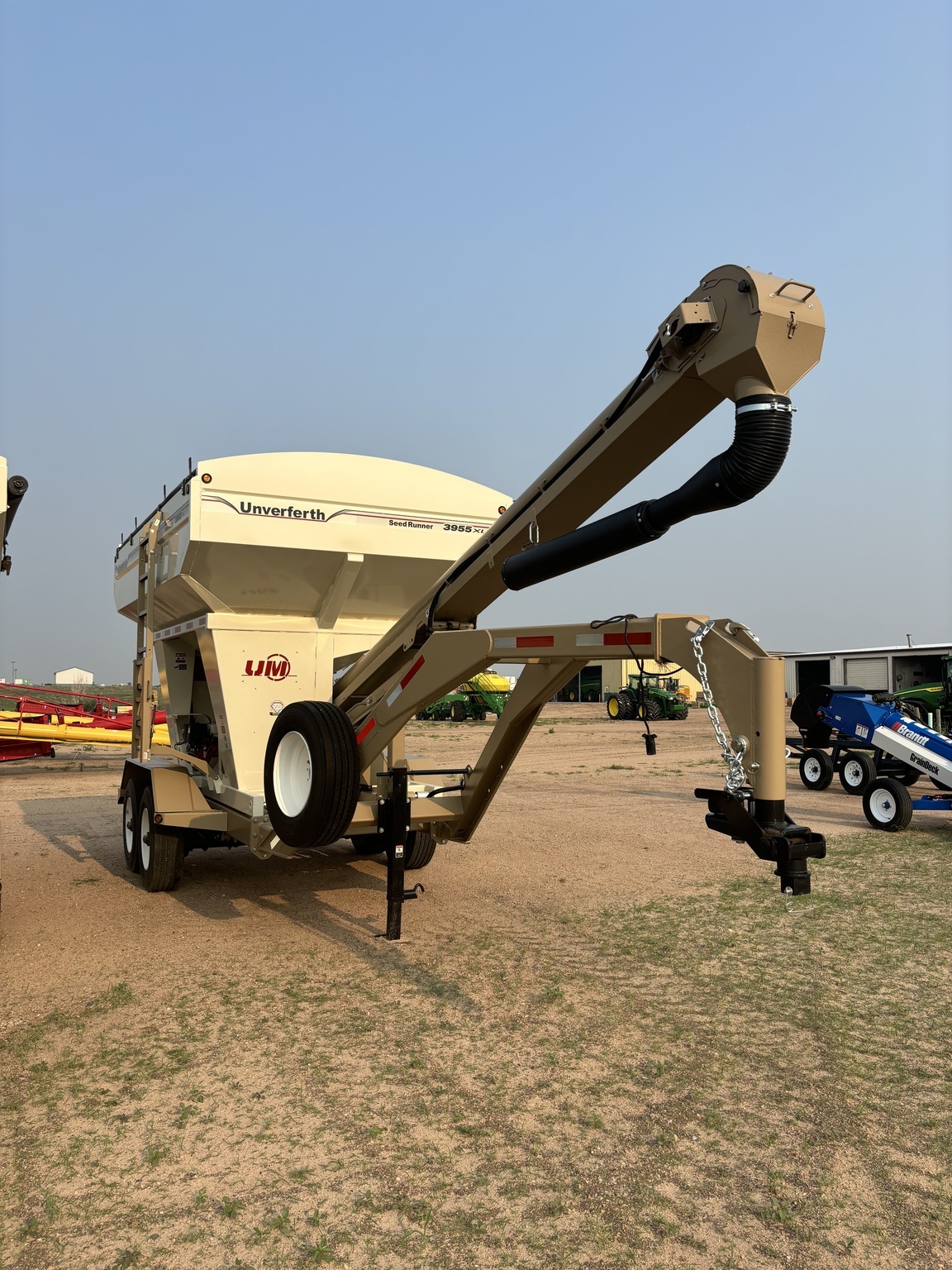 2022 Unverferth 3955 Seed Tender