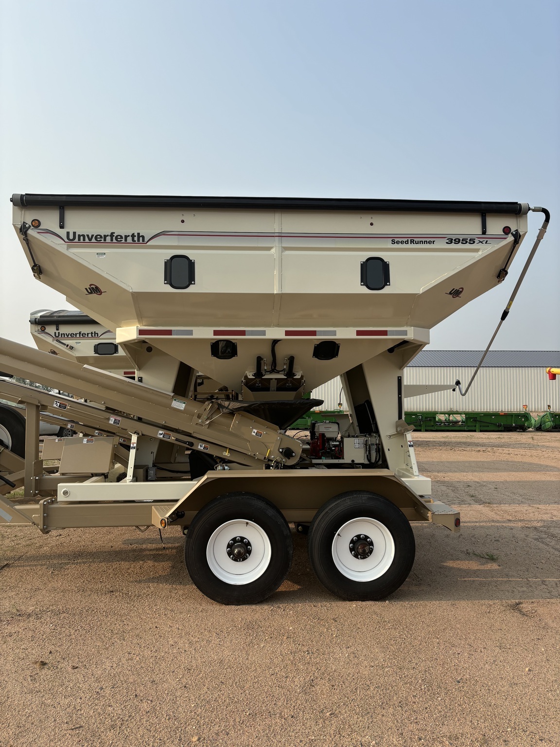 2022 Unverferth 3955 Seed Tender