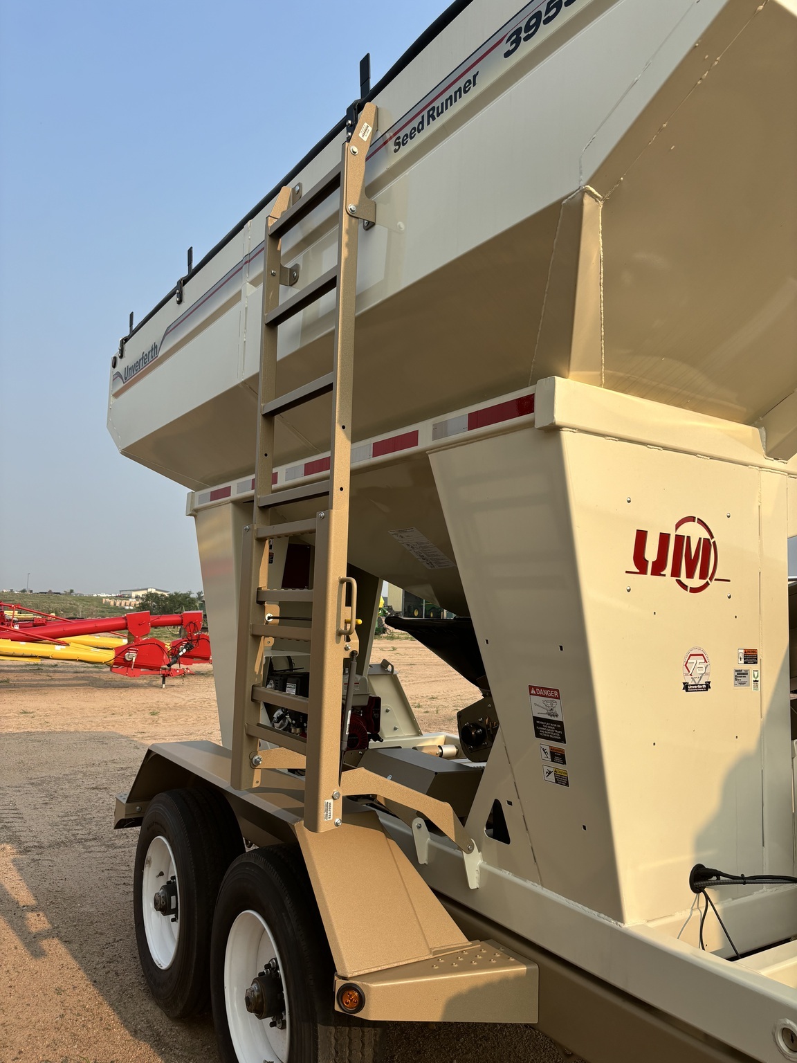 2022 Unverferth 3955 Seed Tender