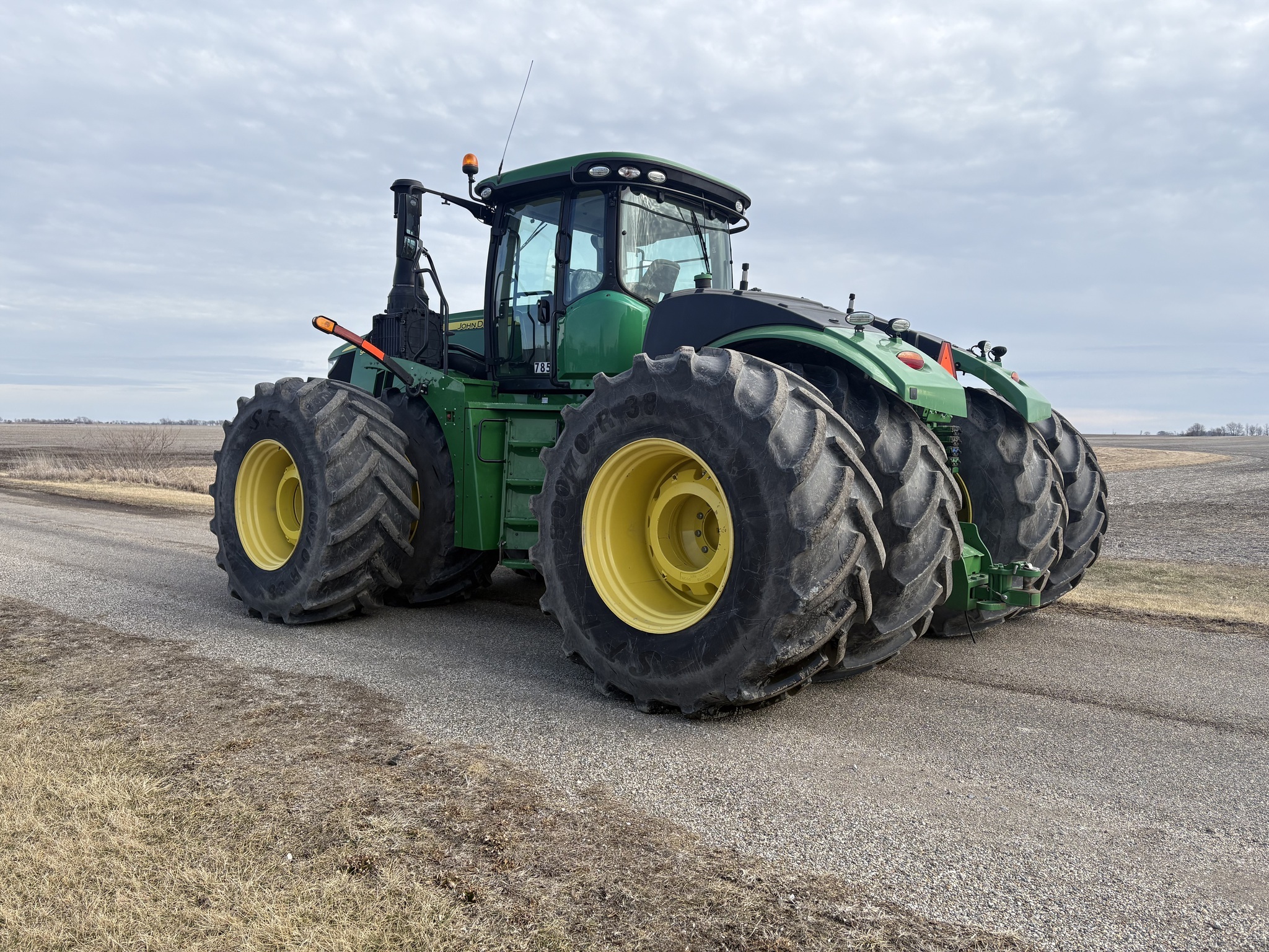 2020 John Deere 9520R Tractor