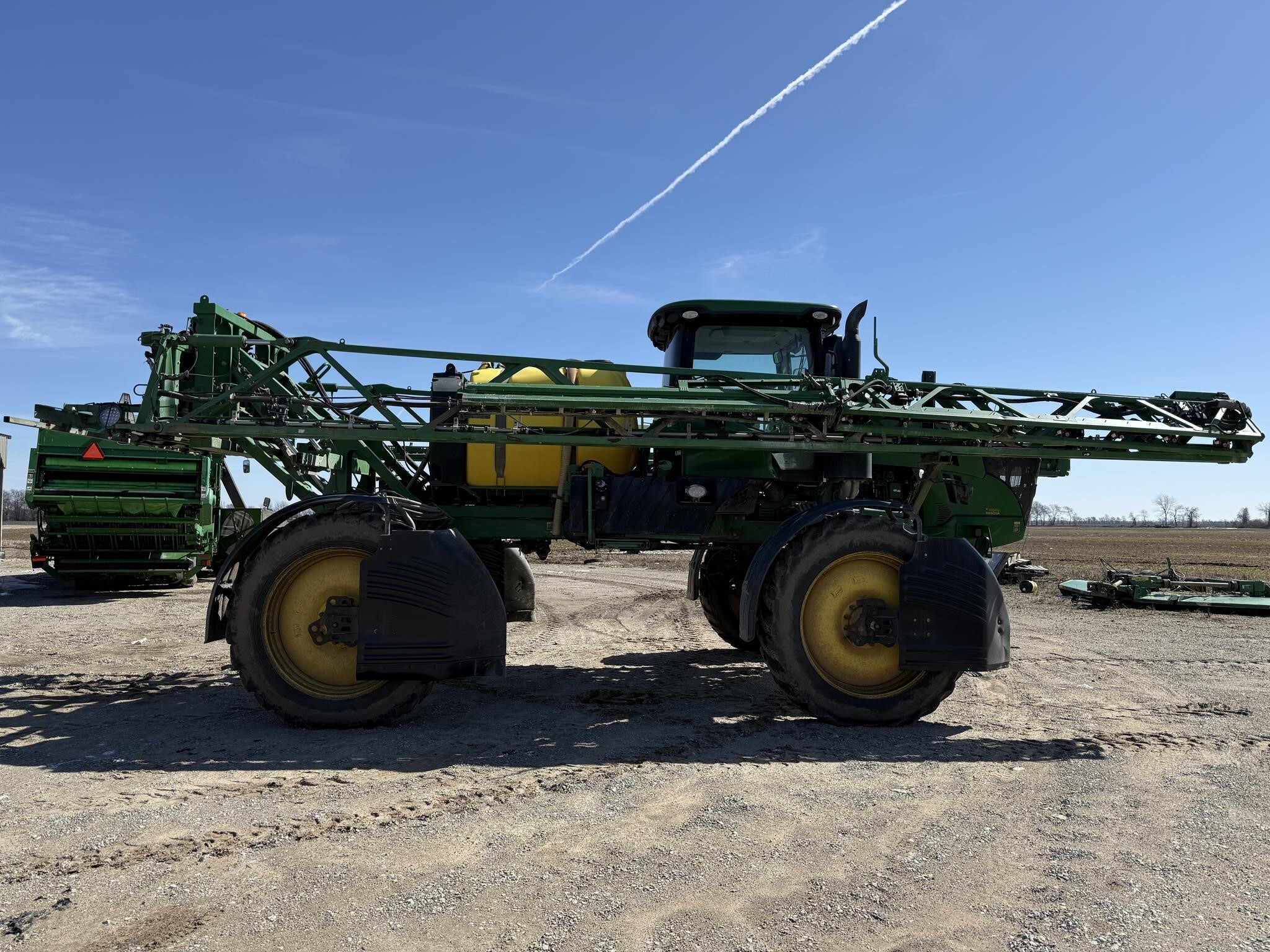 2019 John Deere R4030 Self-Propelled Sprayer