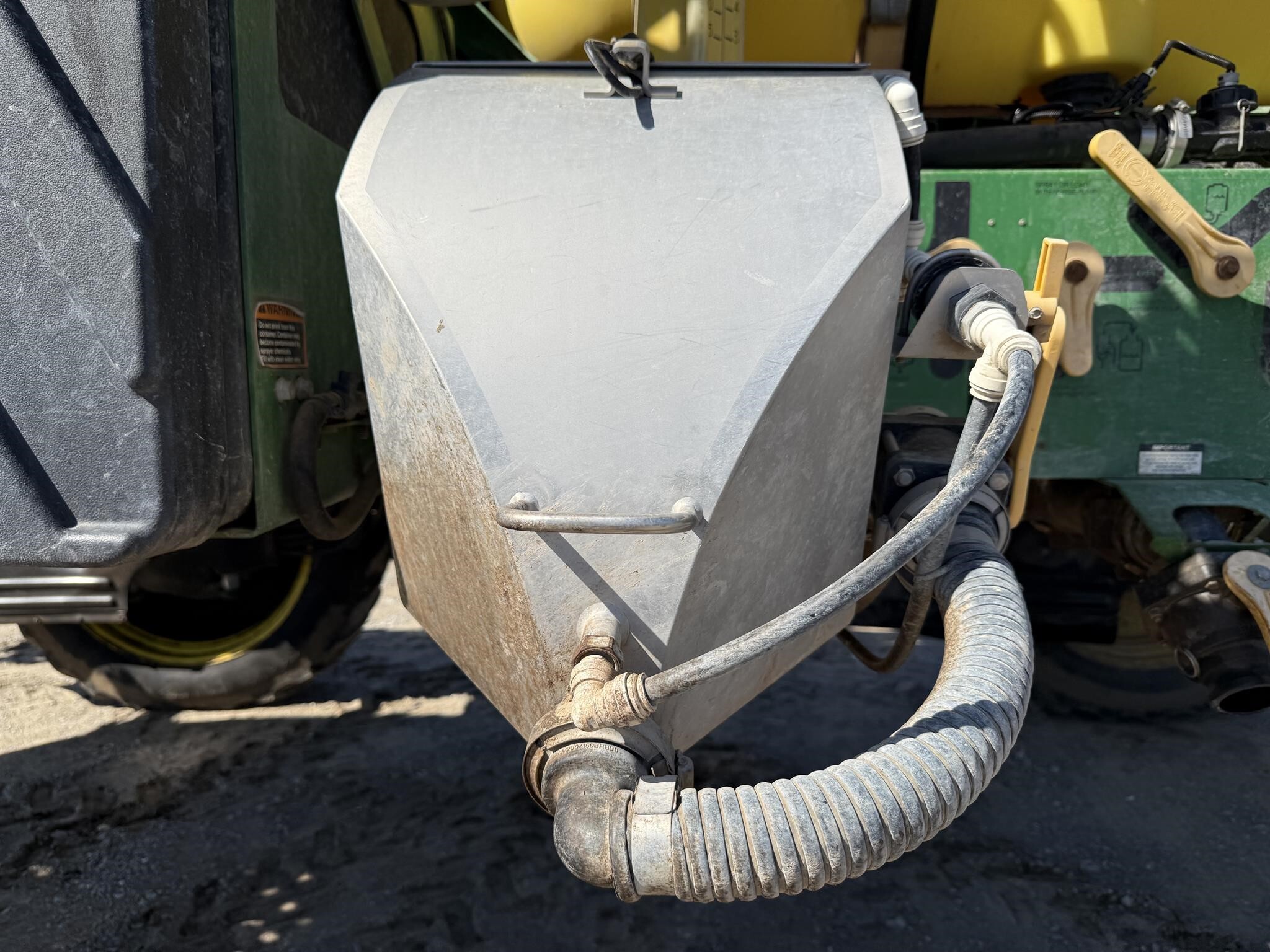 2019 John Deere R4030 Self-Propelled Sprayer