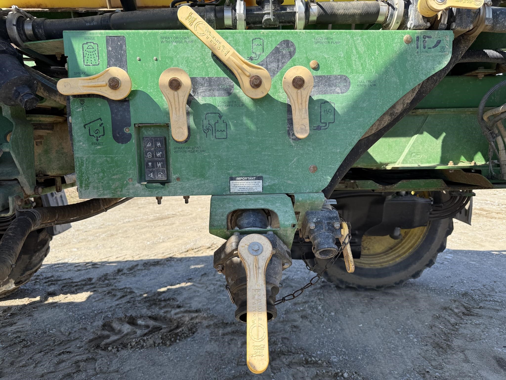 2019 John Deere R4030 Self-Propelled Sprayer