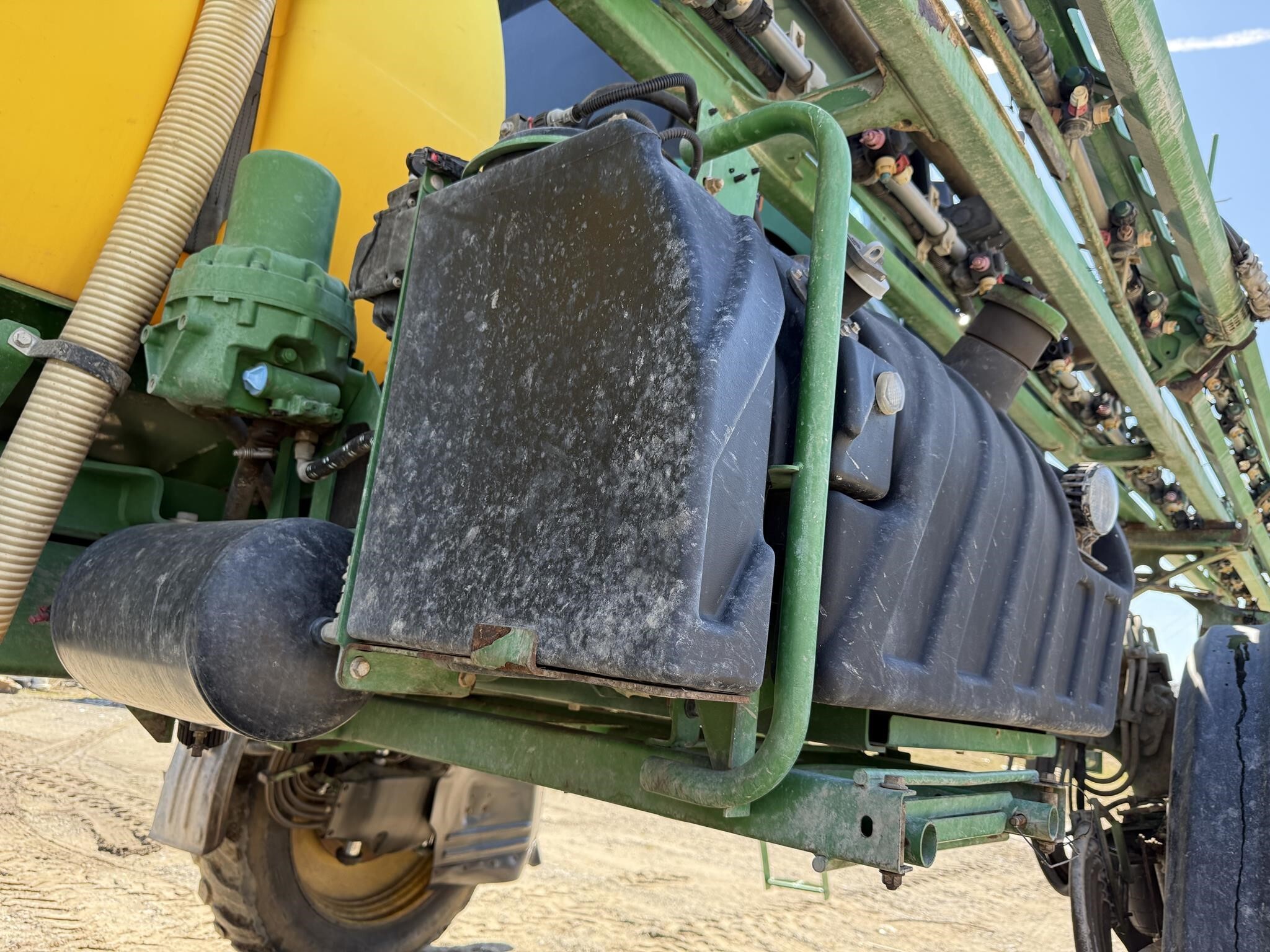 2019 John Deere R4030 Self-Propelled Sprayer