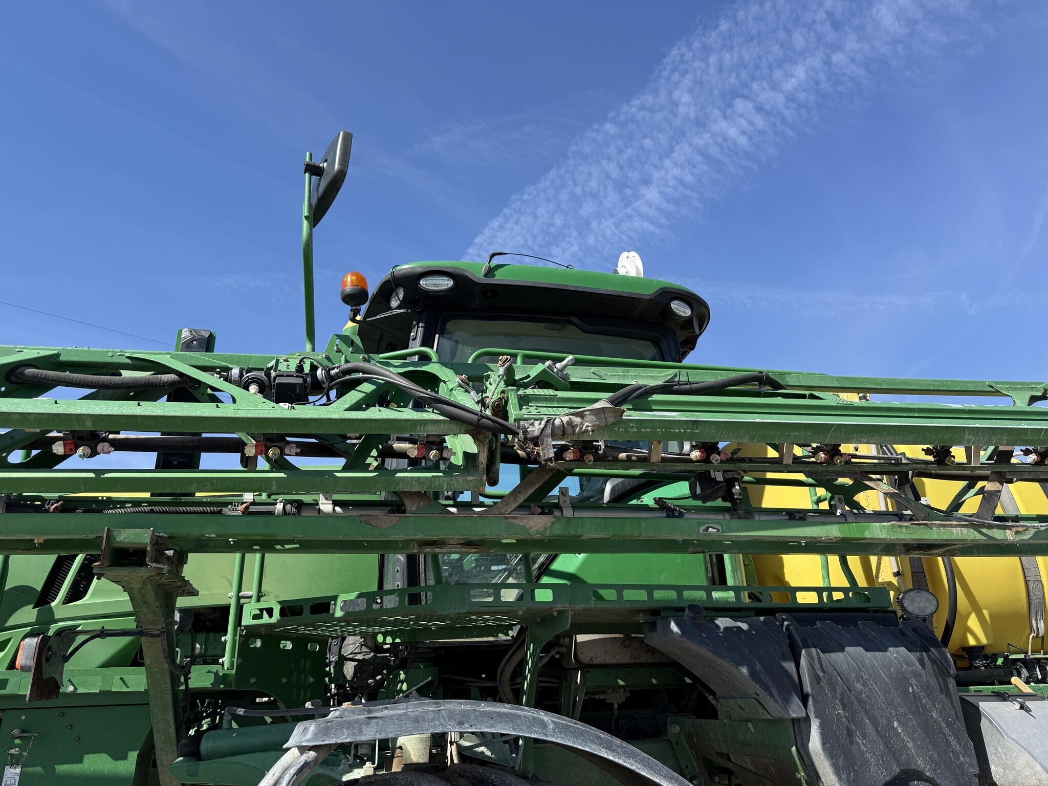 2019 John Deere R4030 Self-Propelled Sprayer