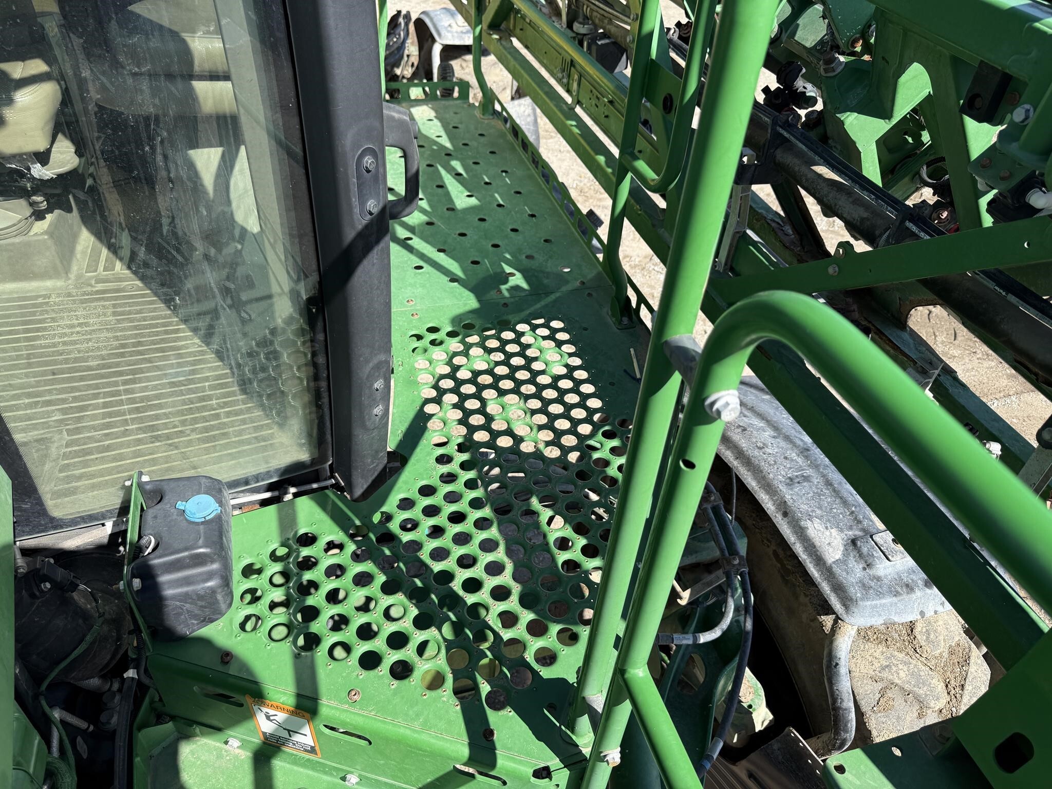 2019 John Deere R4030 Self-Propelled Sprayer