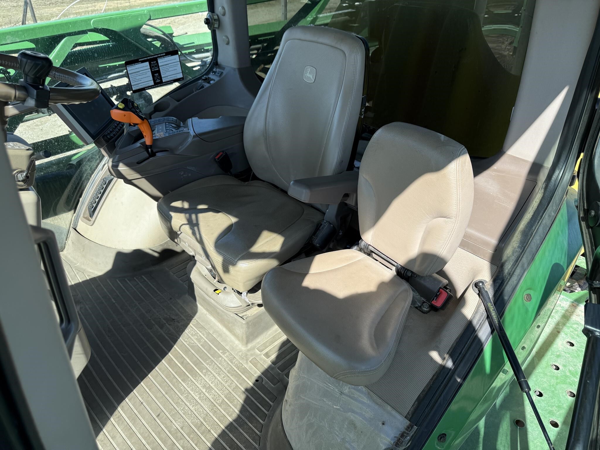2019 John Deere R4030 Self-Propelled Sprayer