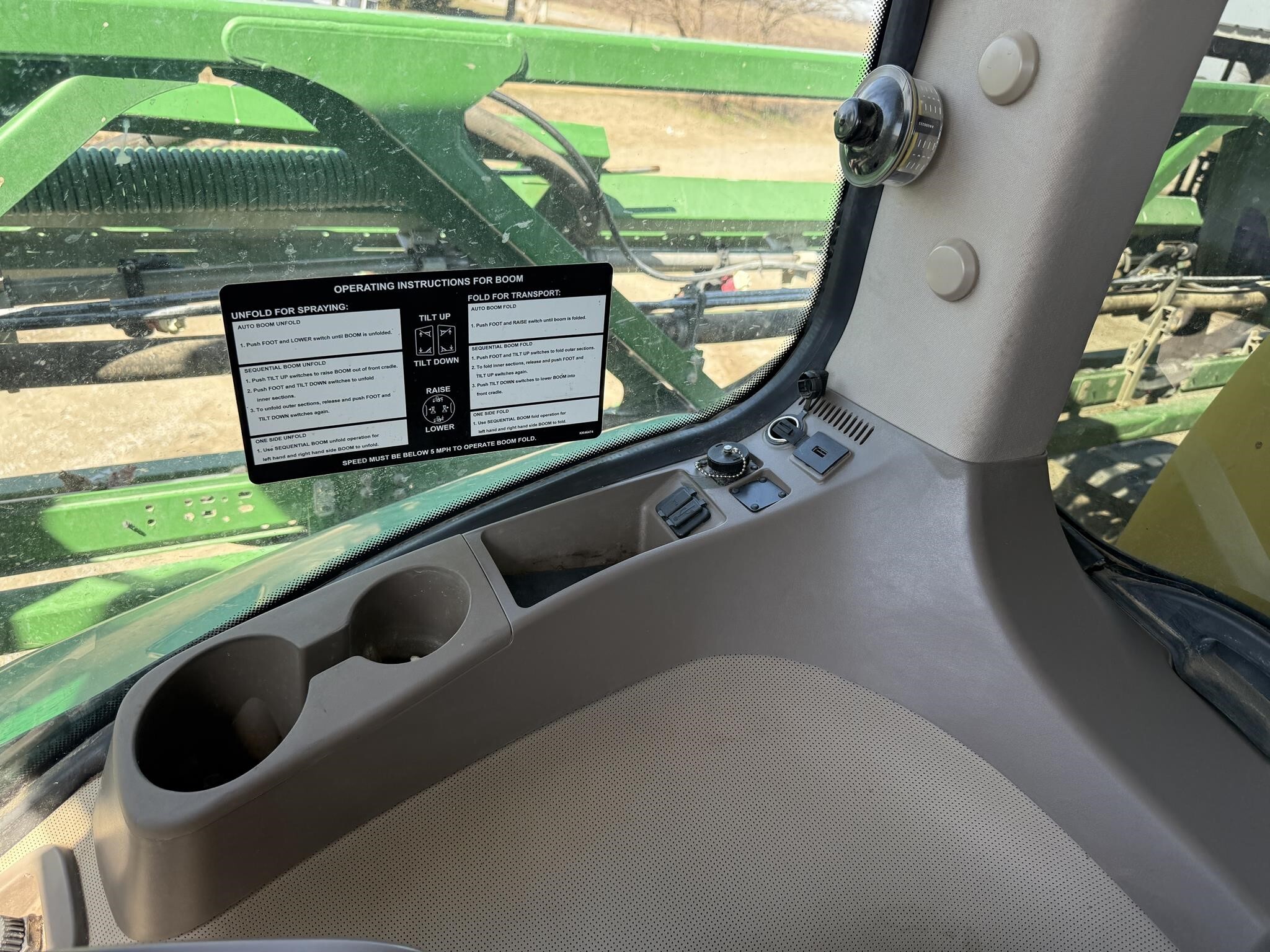 2019 John Deere R4030 Self-Propelled Sprayer