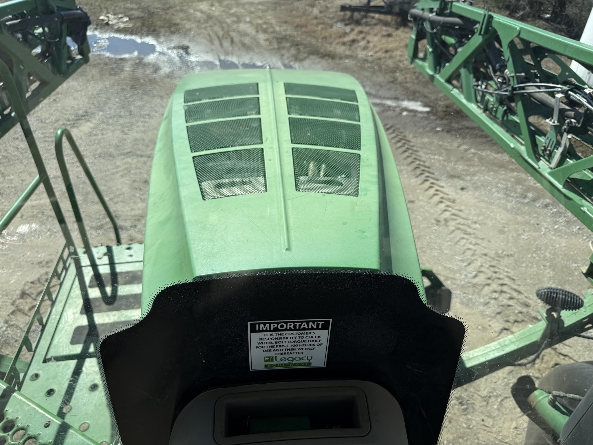 2019 John Deere R4030 Self-Propelled Sprayer