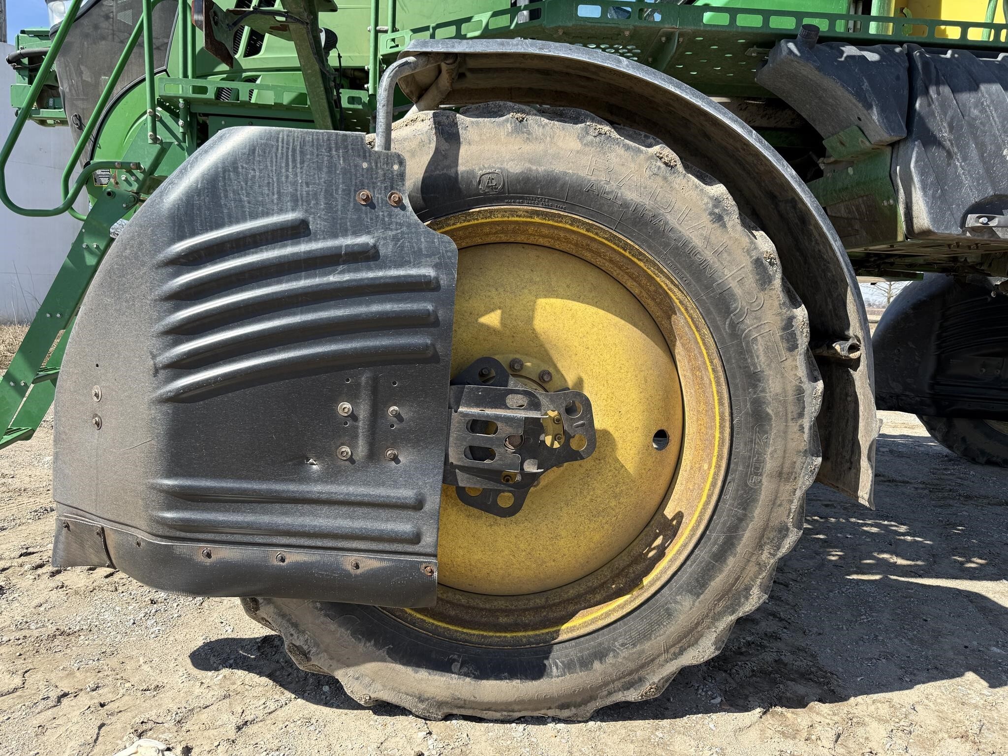 2019 John Deere R4030 Self-Propelled Sprayer