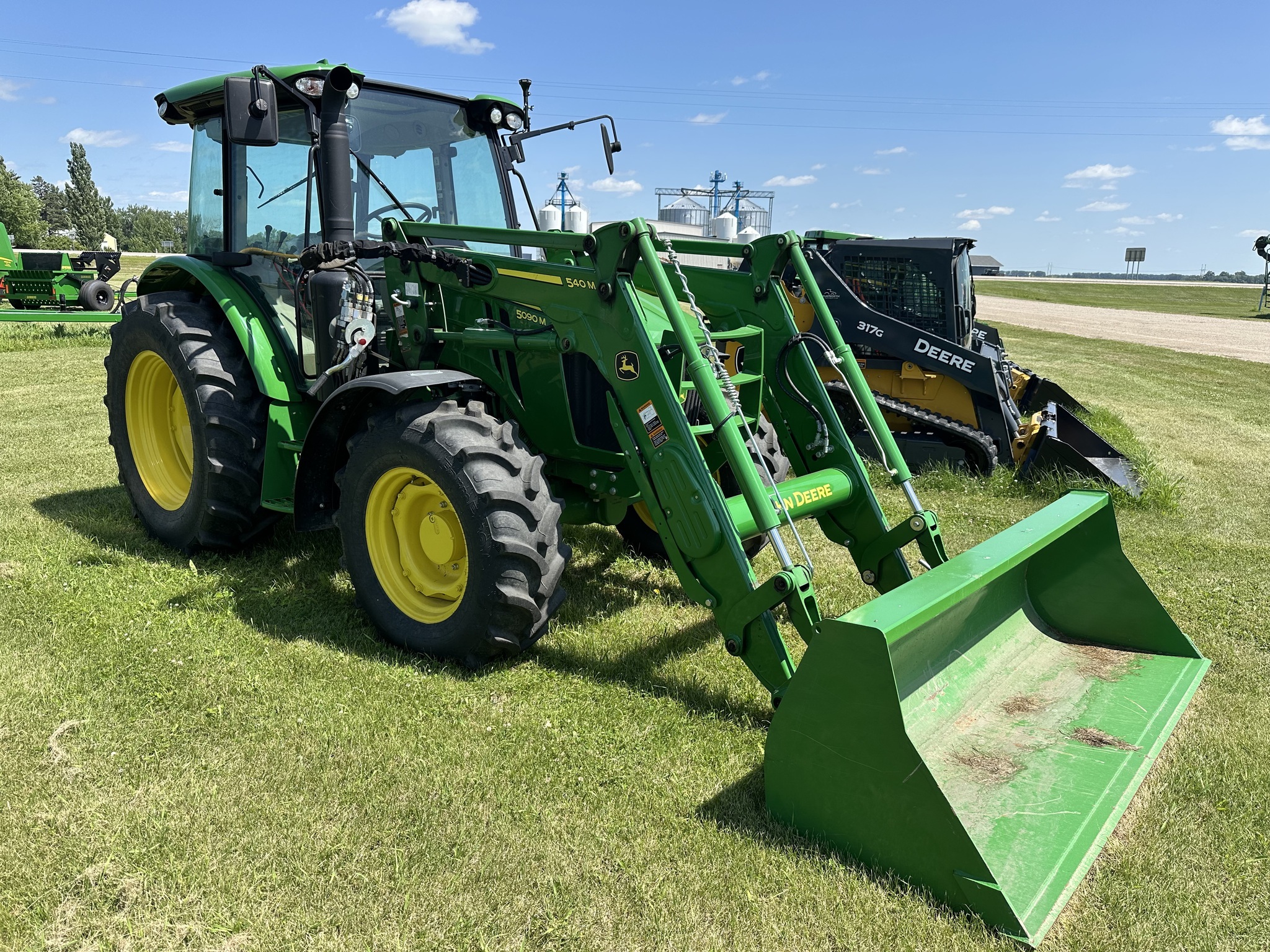 2022 John Deere 5090M Tractor