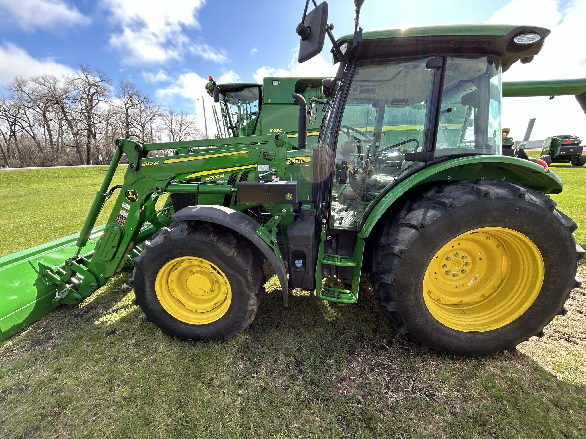 2022 John Deere 5090M Tractor