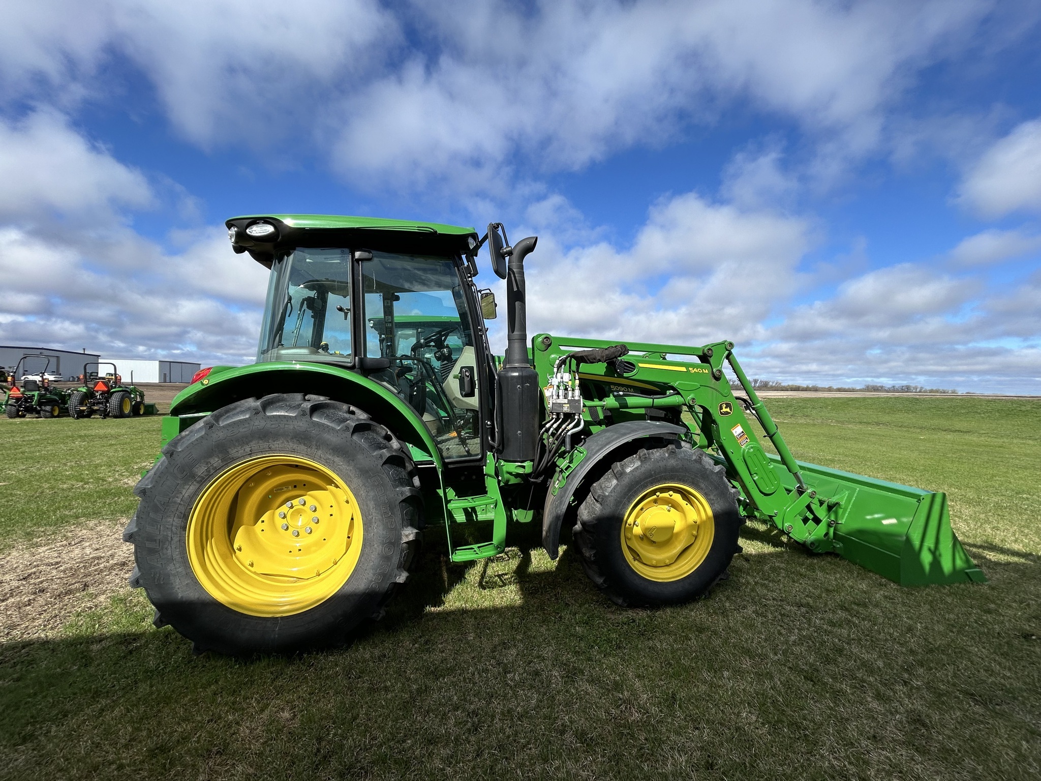 2022 John Deere 5090M Tractor