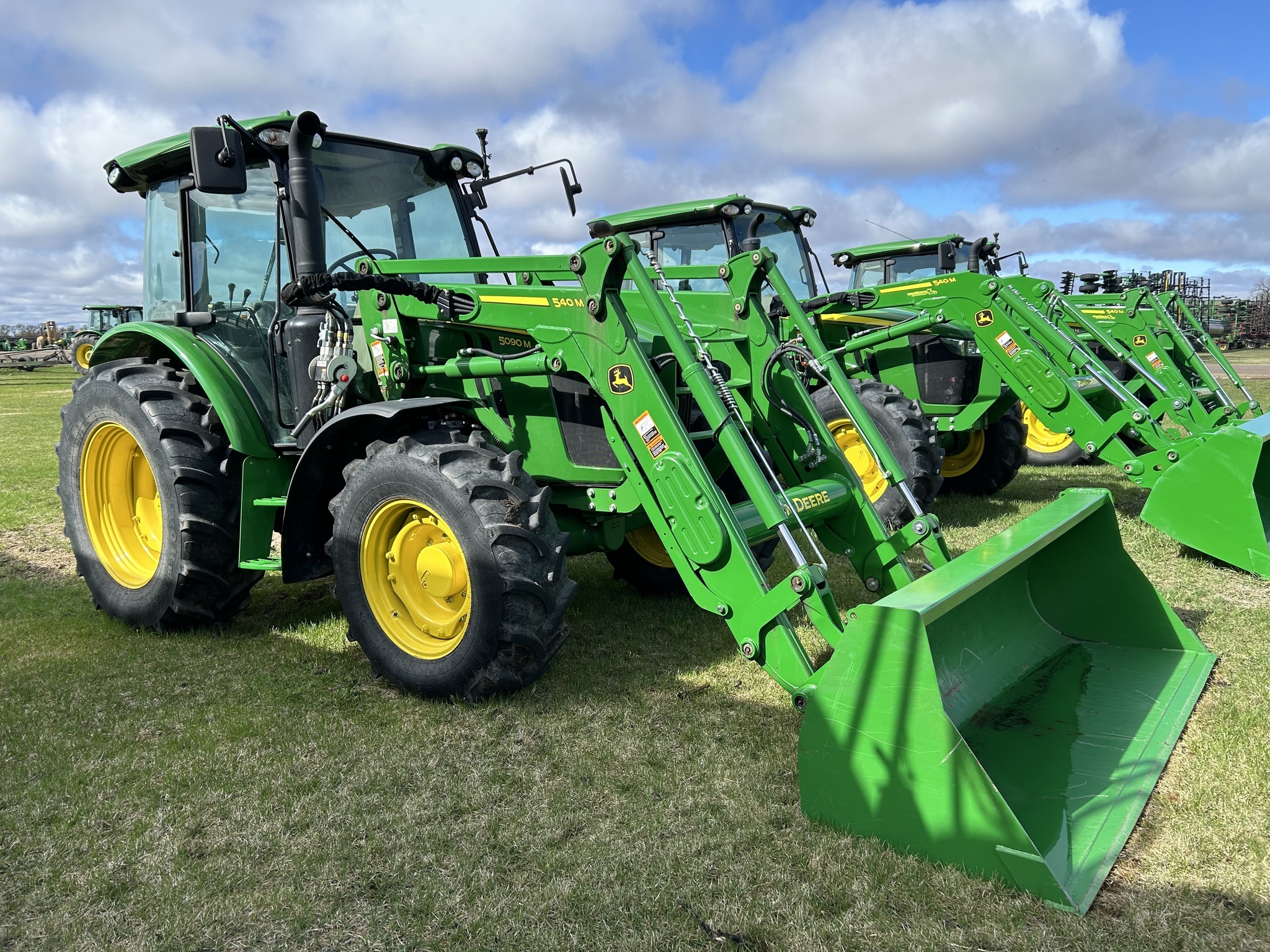 2022 John Deere 5090M Tractor