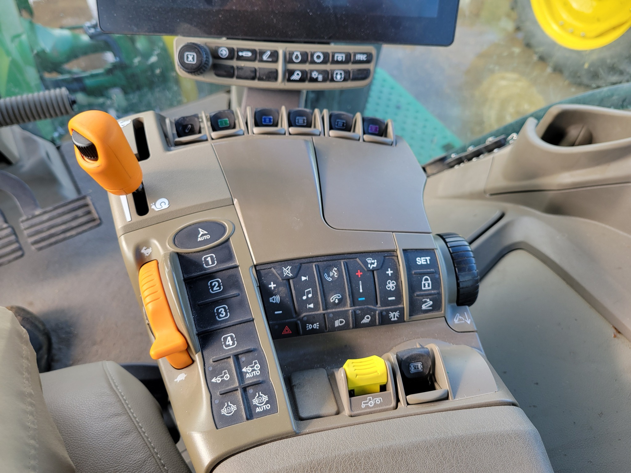 2024 John Deere 8R 370 Tractor