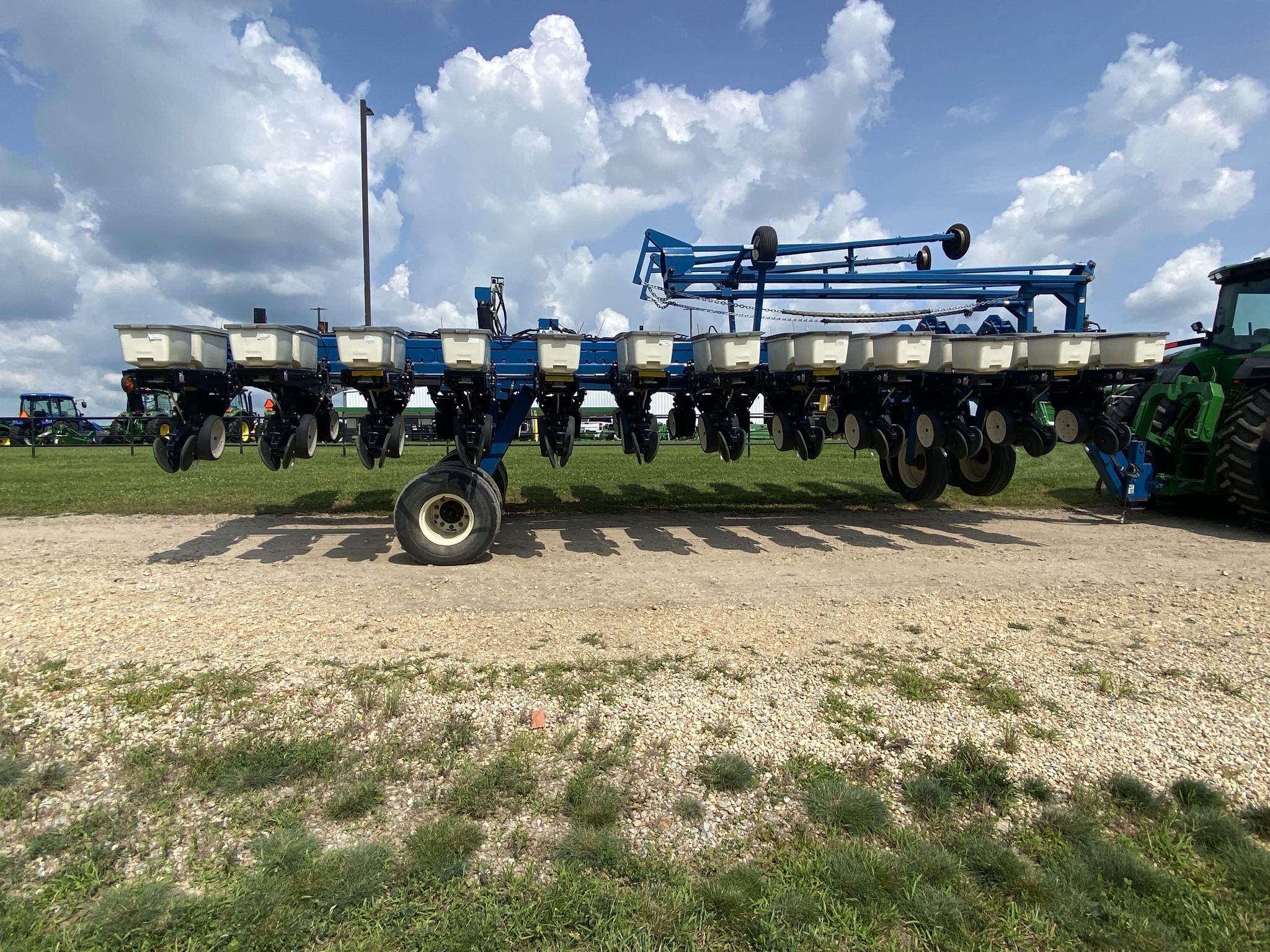 2004 Kinze 3700 Planter