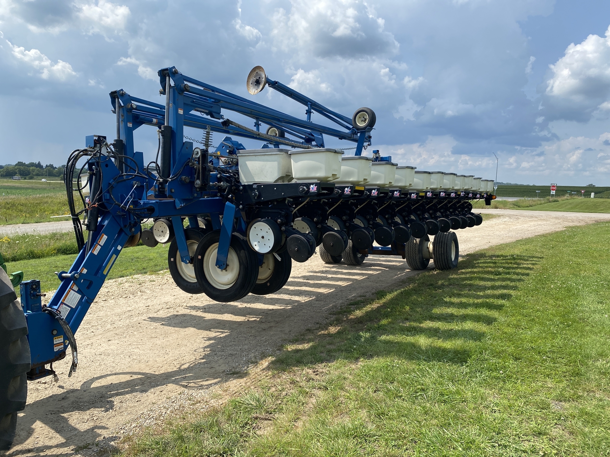 2004 Kinze 3700 Planter