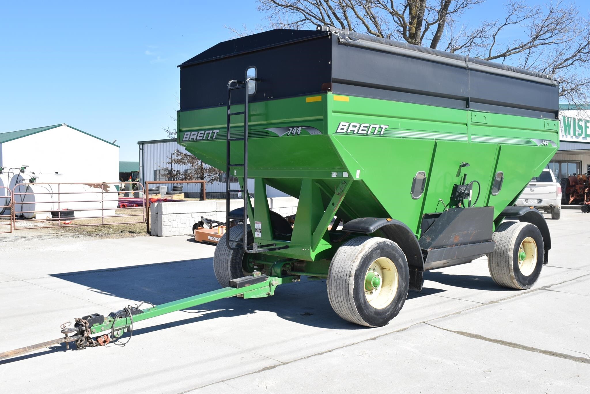  Brent 744 Gravity Wagon