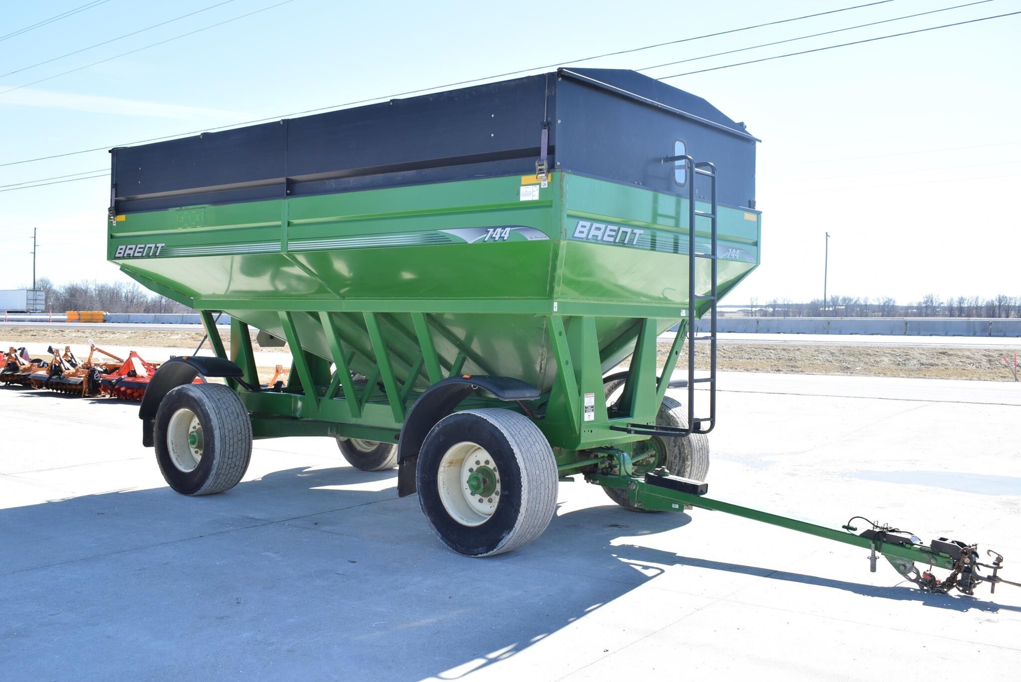  Brent 744 Gravity Wagon