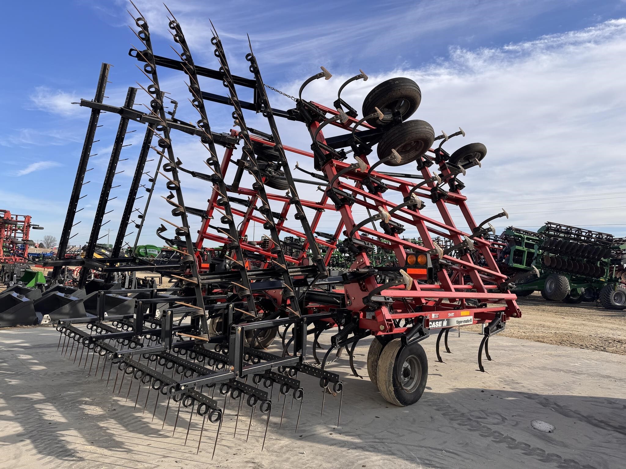 2005 Case IH Tigermate II Field Cultivator