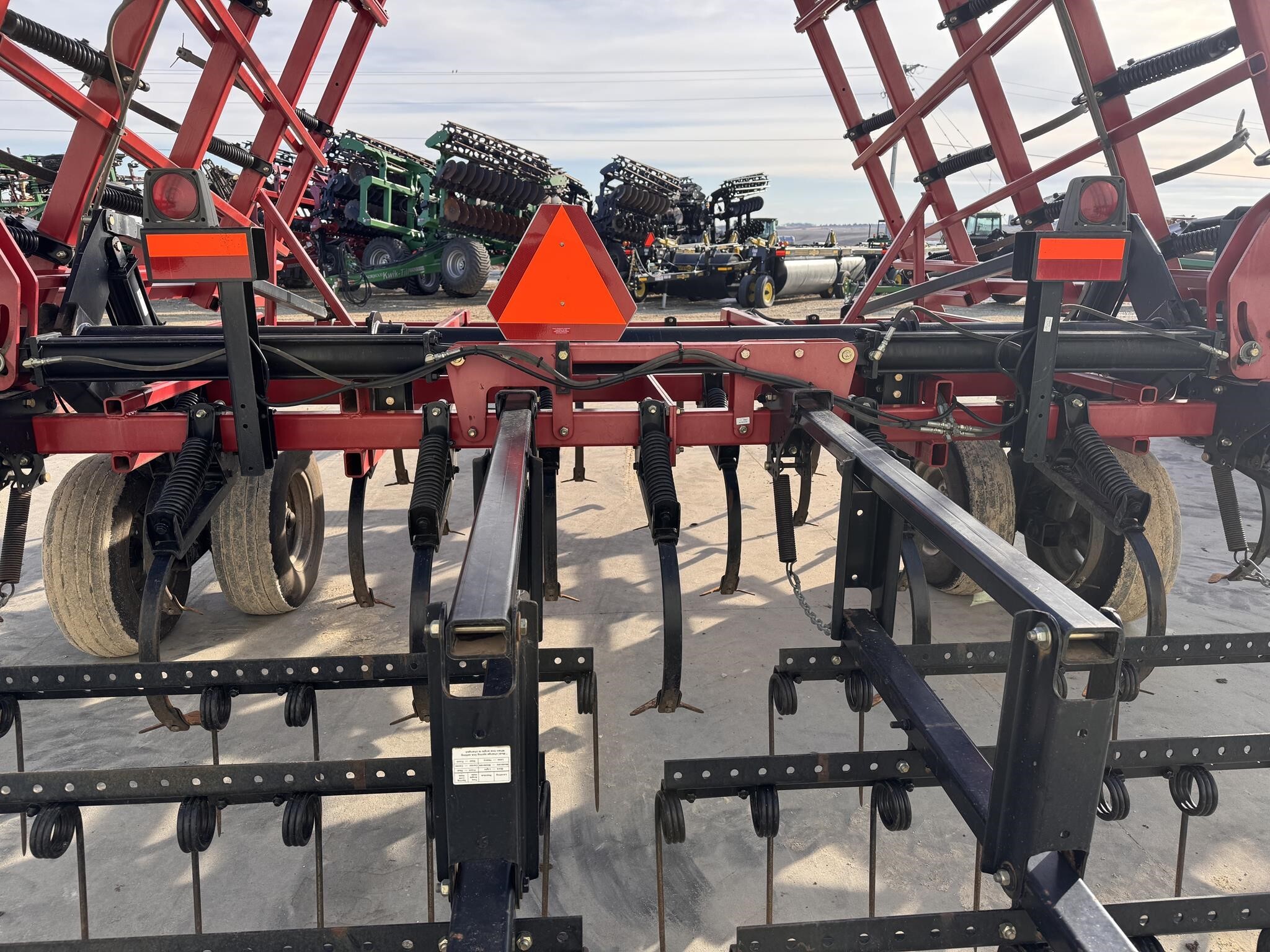 2005 Case IH Tigermate II Field Cultivator