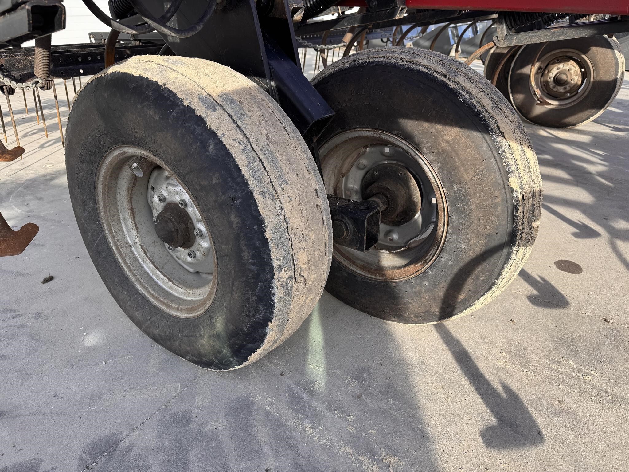 2005 Case IH Tigermate II Field Cultivator