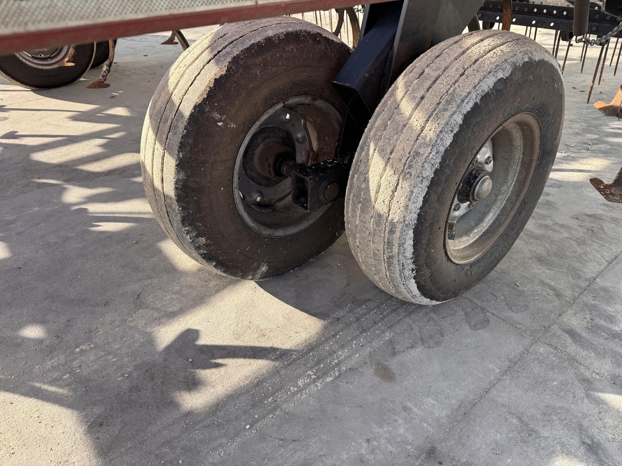 2005 Case IH Tigermate II Field Cultivator