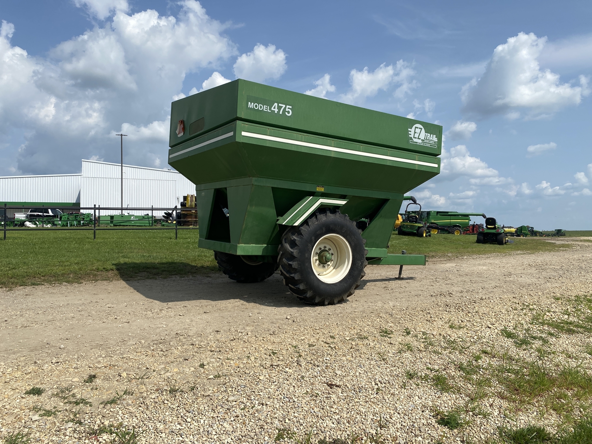  E-Z Trail 475 Grain Cart