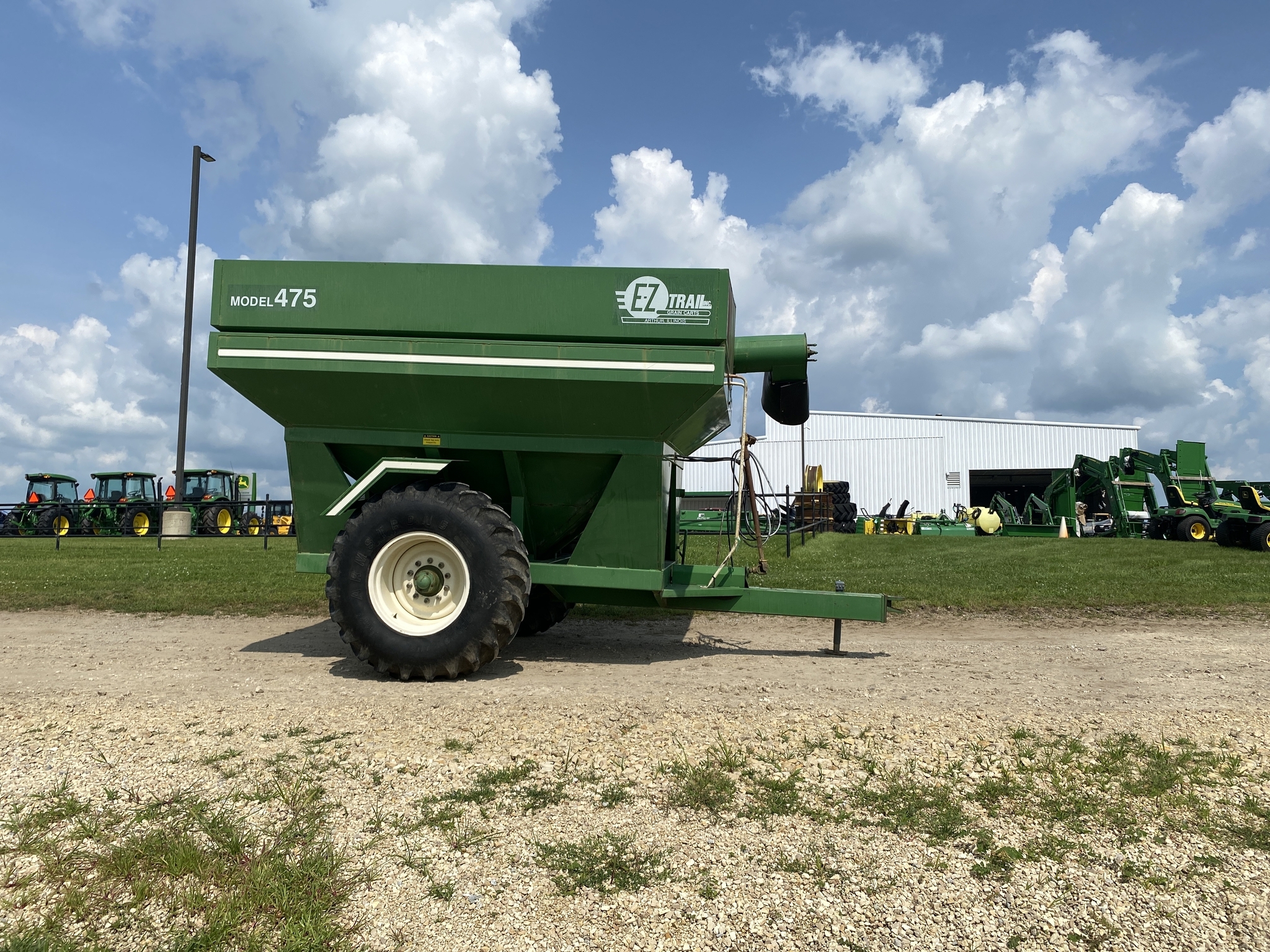  E-Z Trail 475 Grain Cart