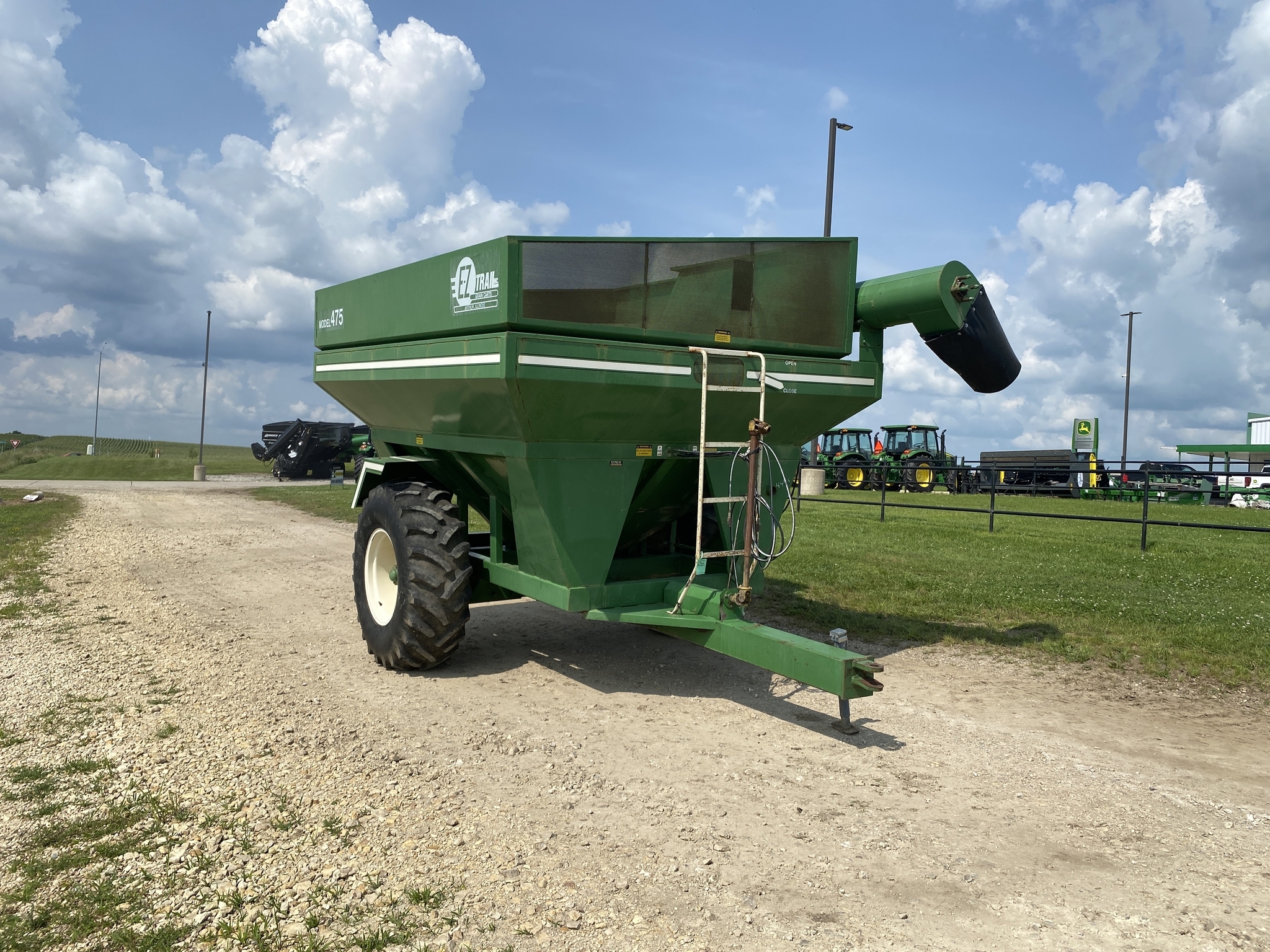  E-Z Trail 475 Grain Cart