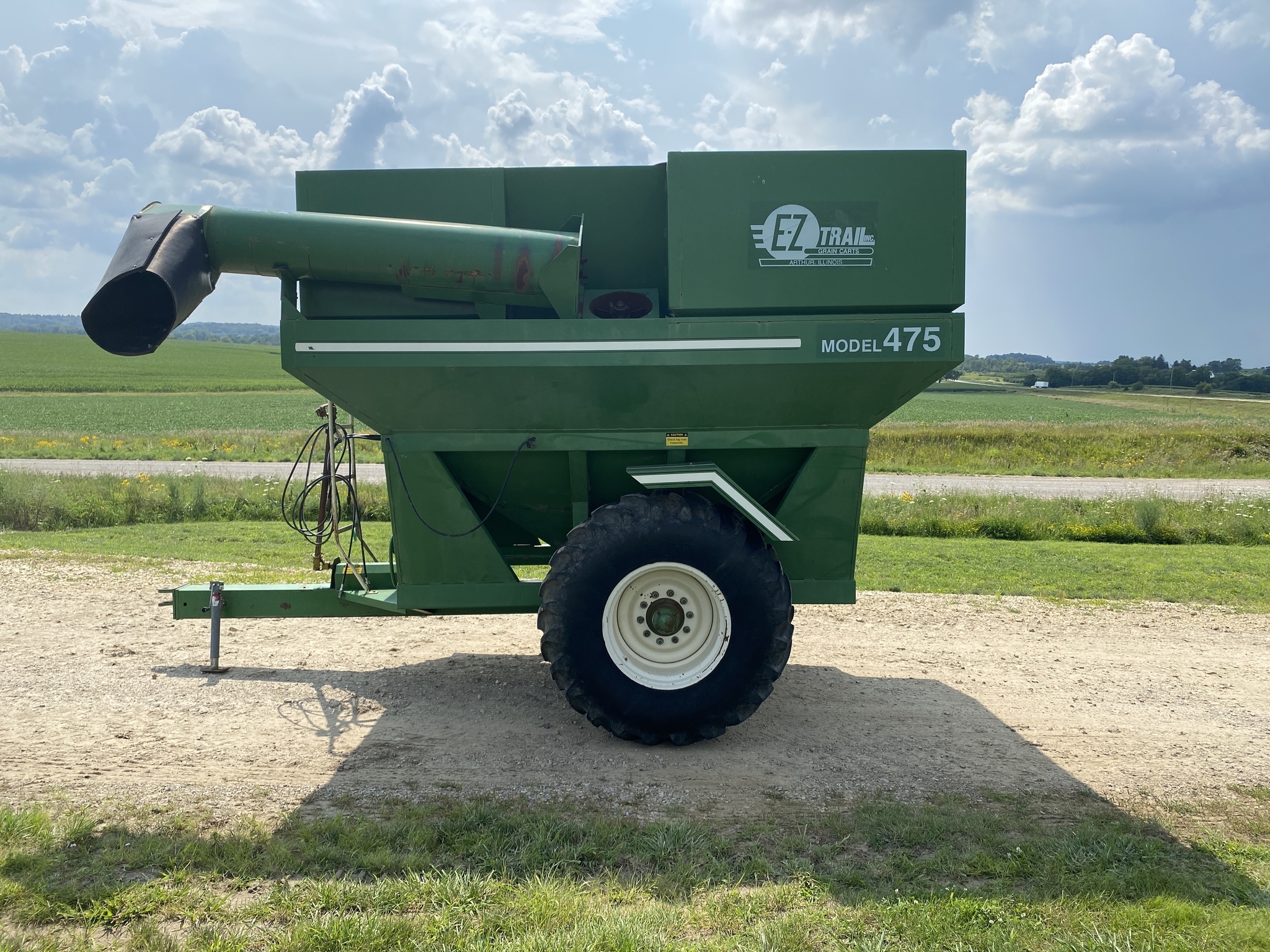  E-Z Trail 475 Grain Cart