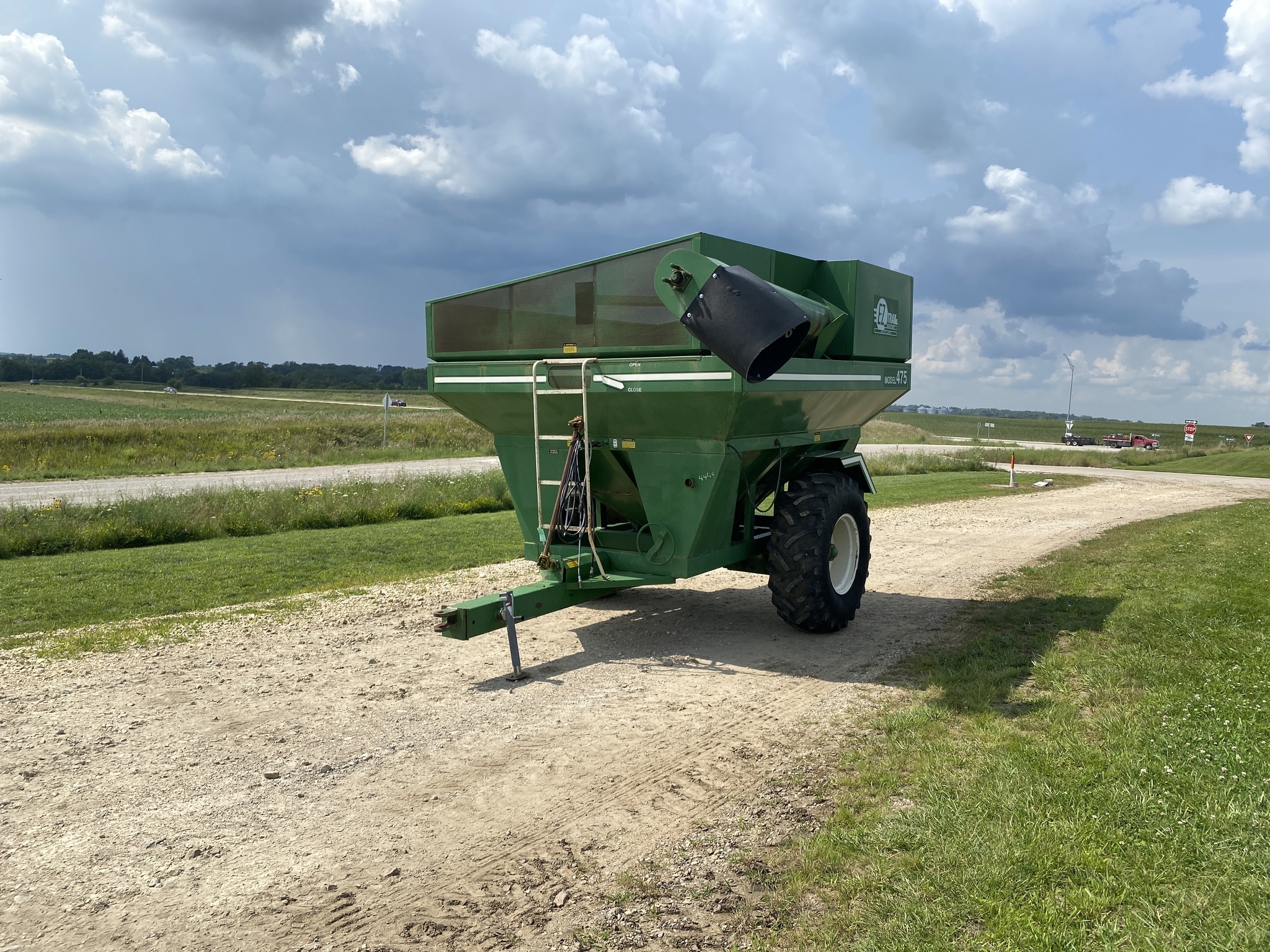  E-Z Trail 475 Grain Cart