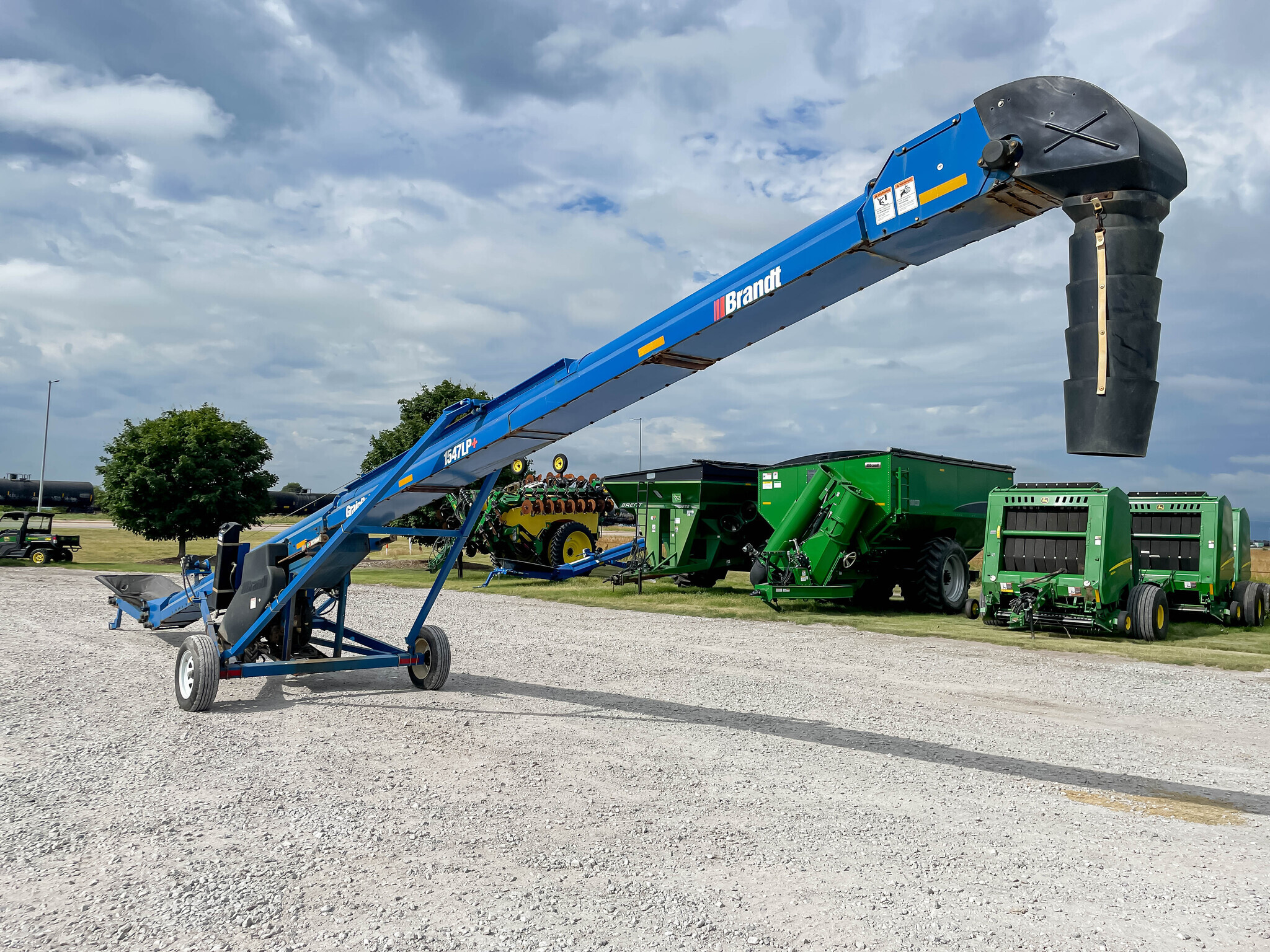 2021 Brandt 1547LP+ Augers and Conveyor