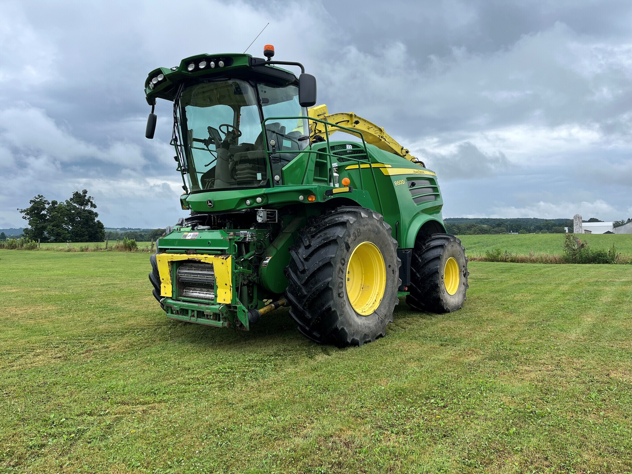 2017 John Deere 8600 Self-Propelled Forage Harvester