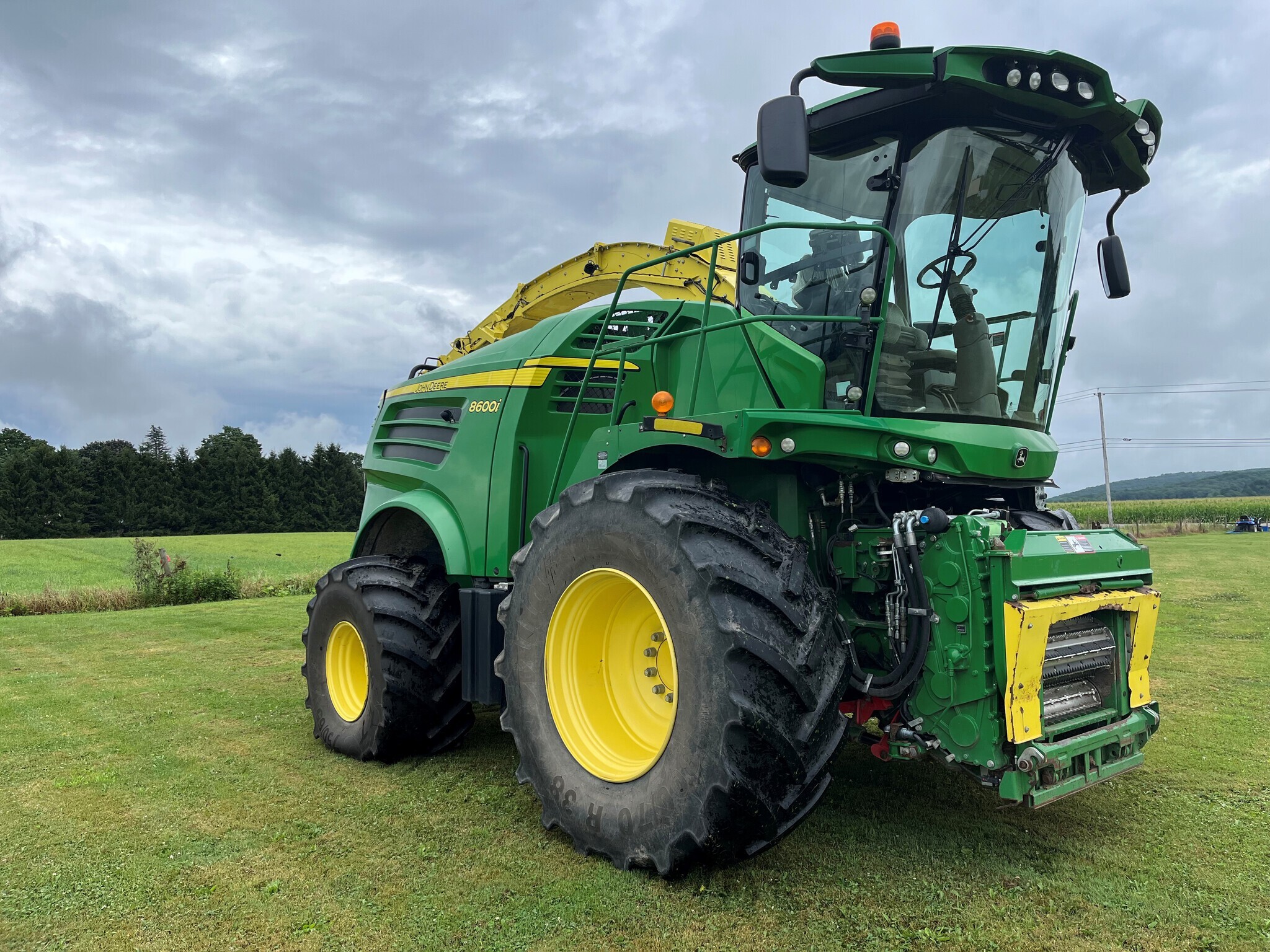 2017 John Deere 8600 Self-Propelled Forage Harvester