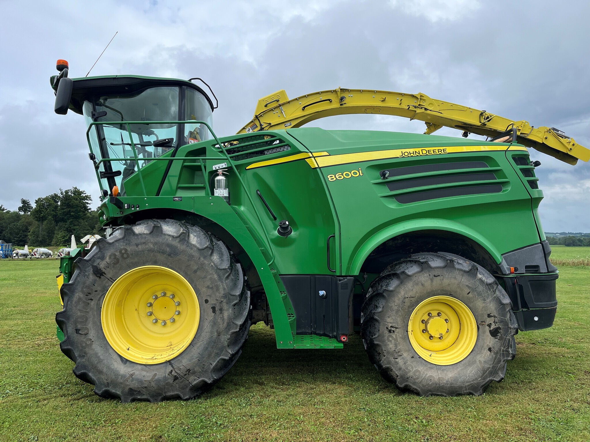 2017 John Deere 8600 Self-Propelled Forage Harvester