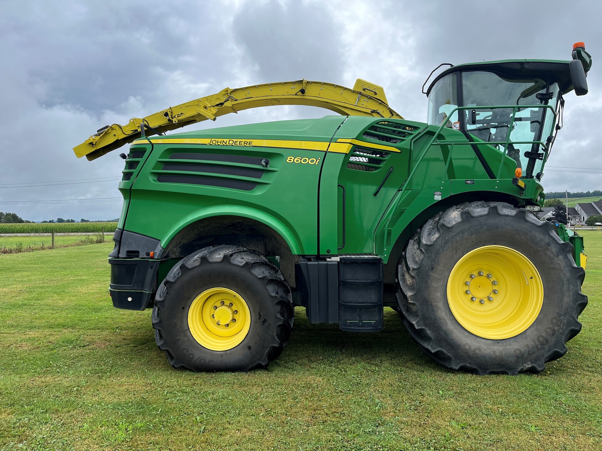 2017 John Deere 8600 Self-Propelled Forage Harvester