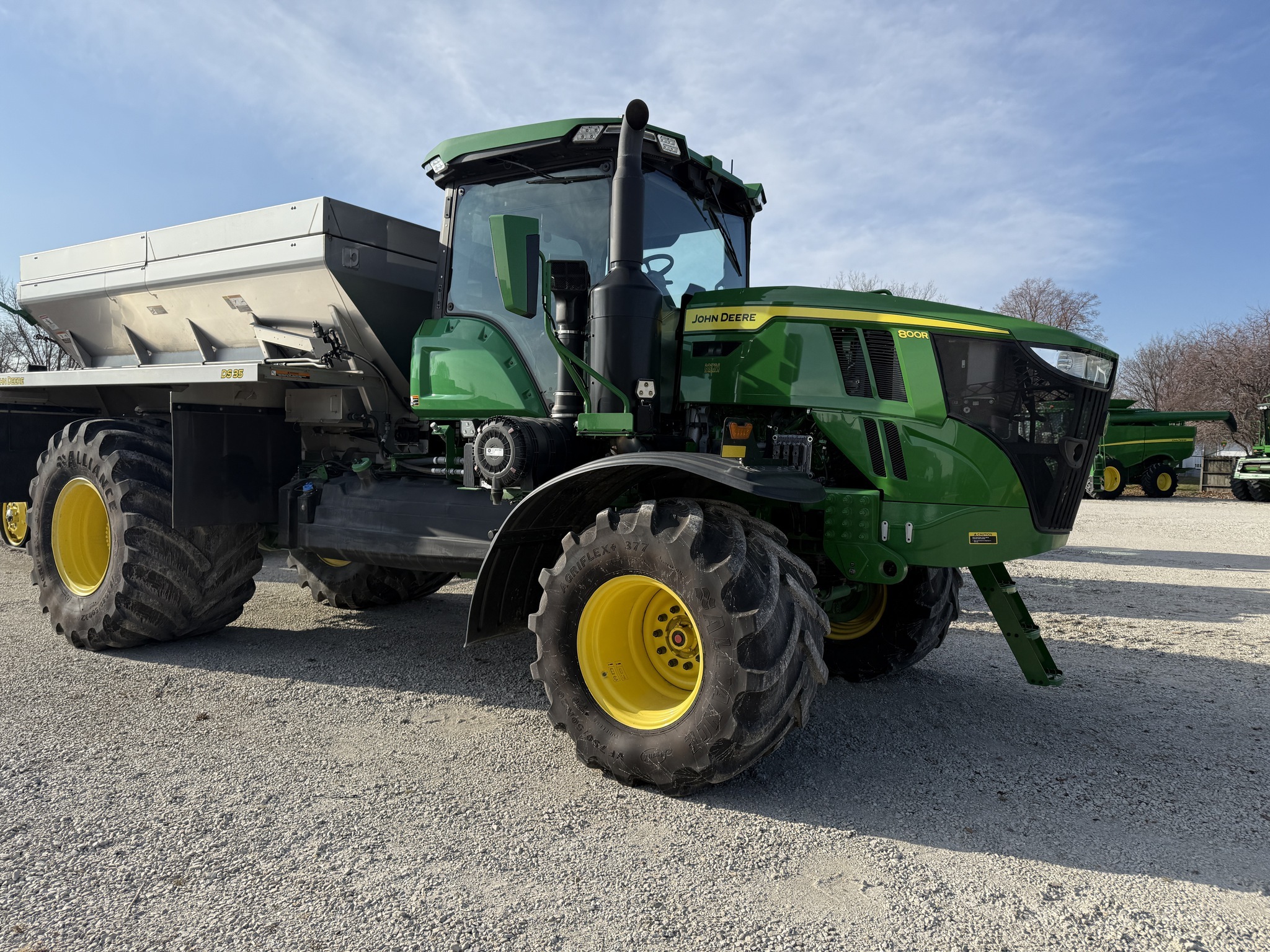 2022 John Deere 800R Self-Propelled Fertilizer Spreader