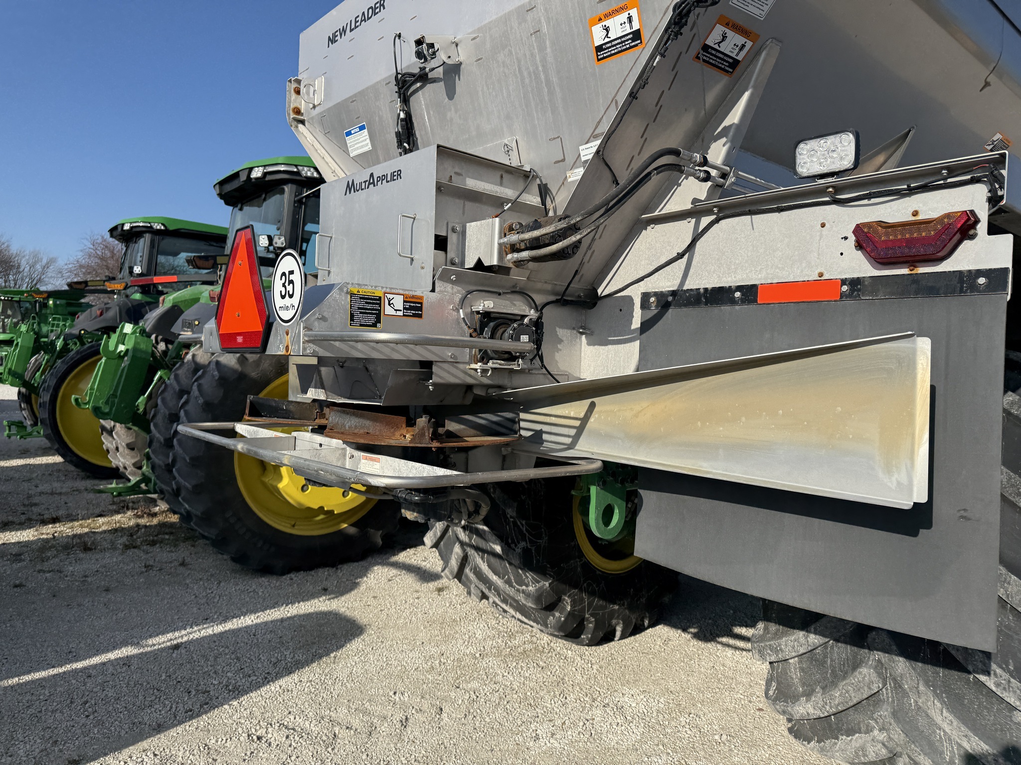 2022 John Deere 800R Self-Propelled Fertilizer Spreader