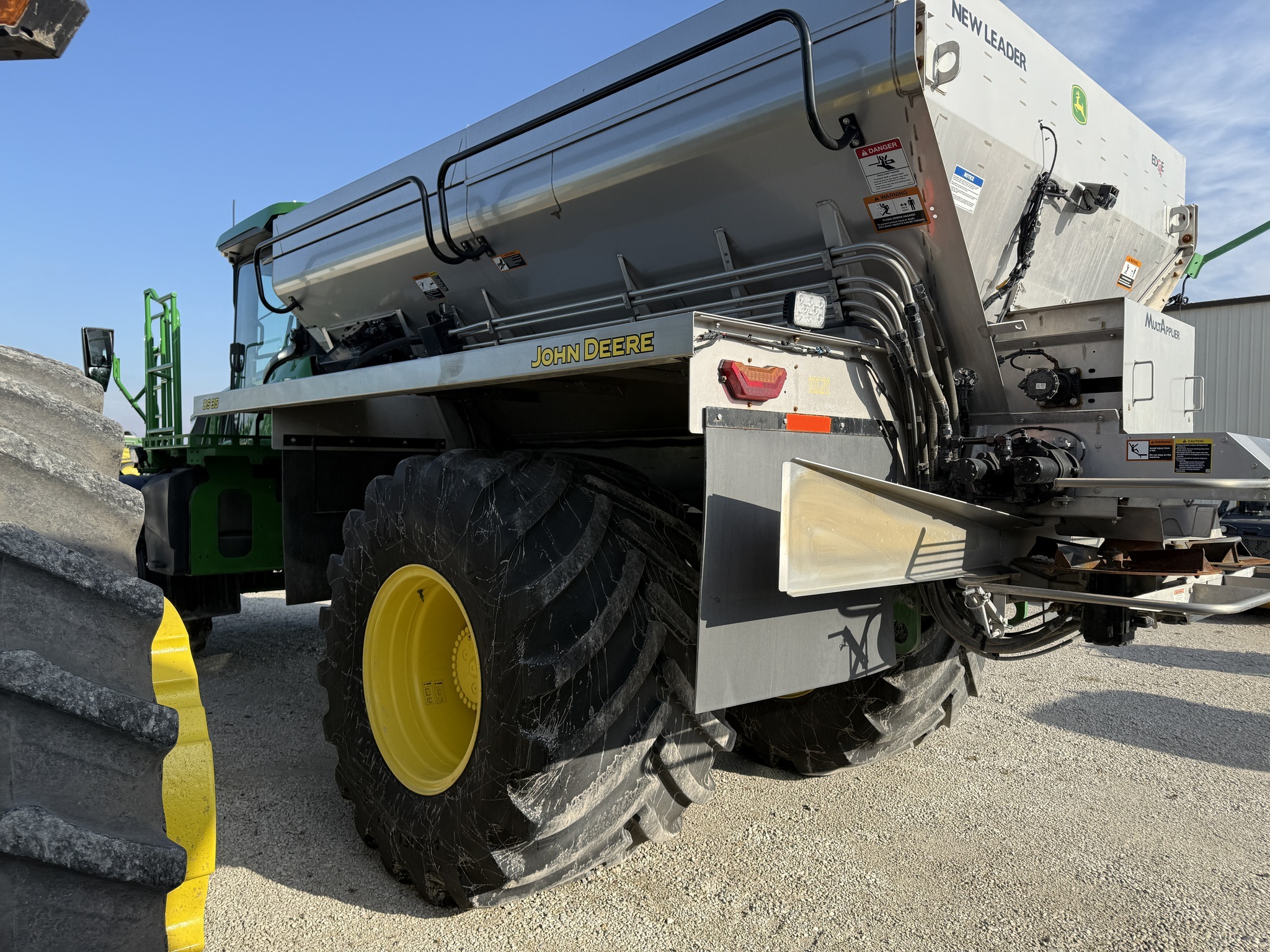 2022 John Deere 800R Self-Propelled Fertilizer Spreader