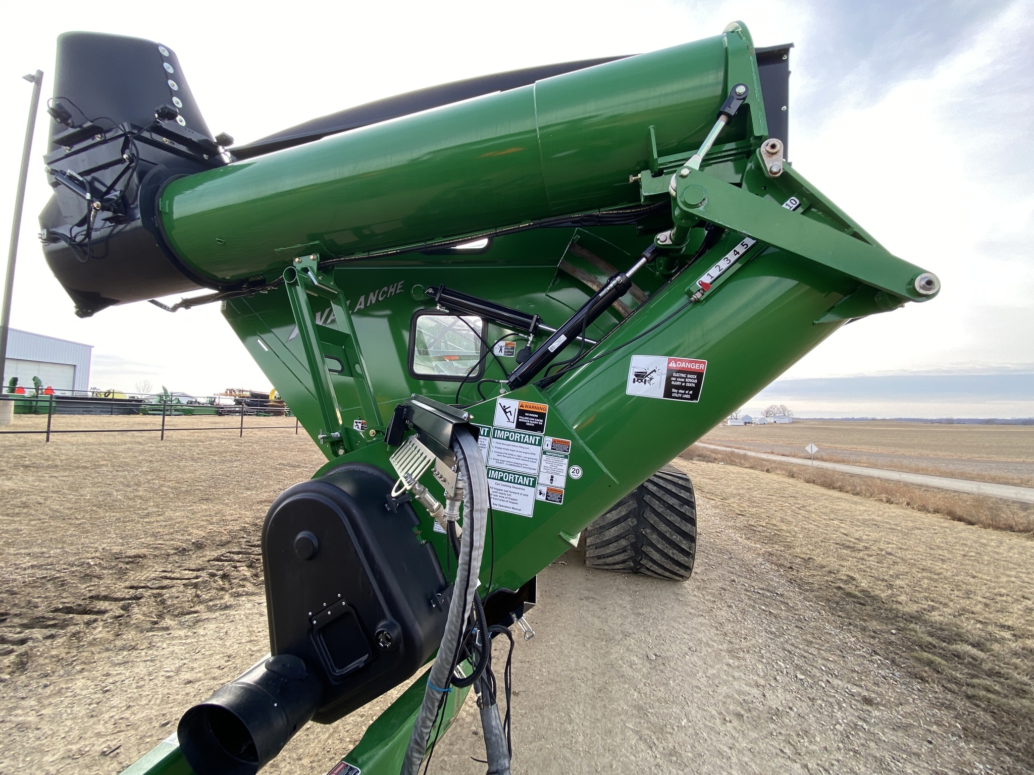 2022 Brent 1596 Grain Cart