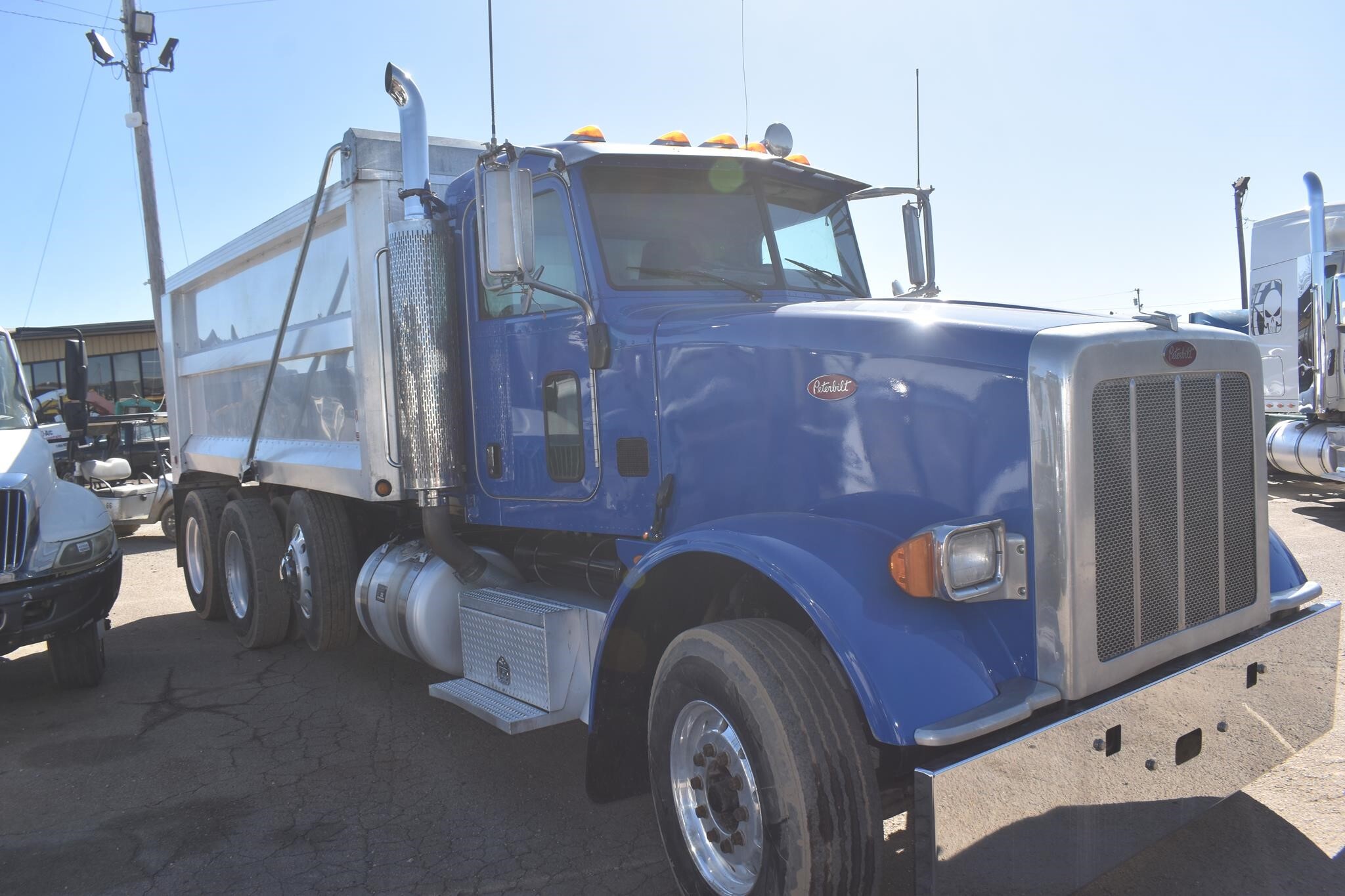 2011 Peterbilt 367 Semi Trucks/Trailer