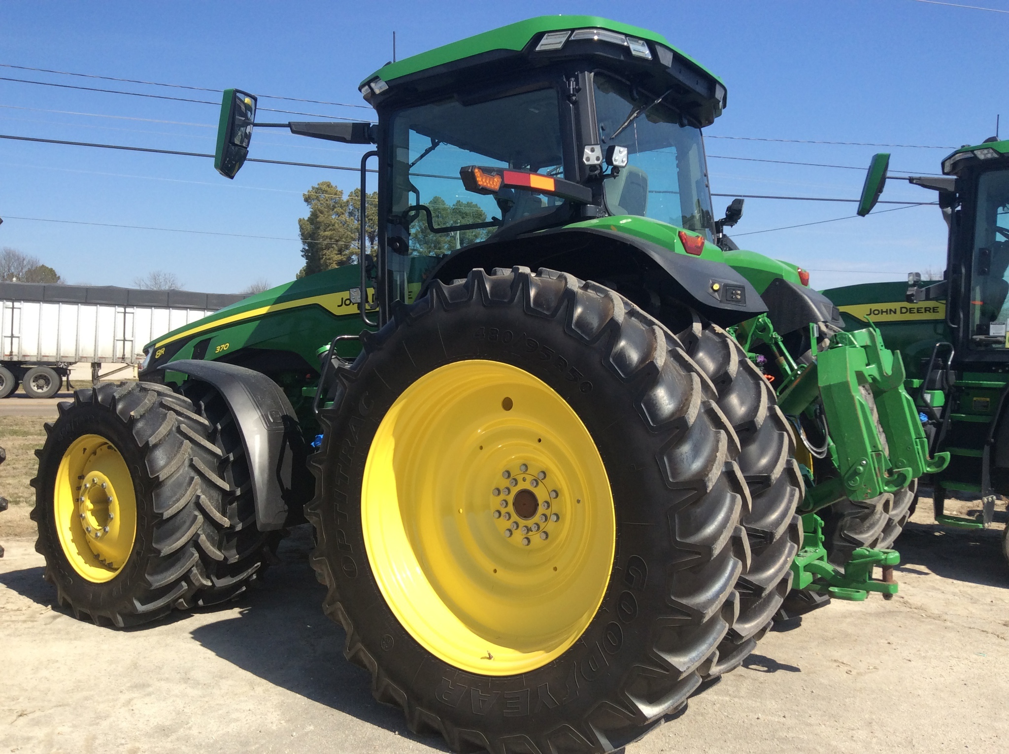2023 John Deere 8R 370 Tractor