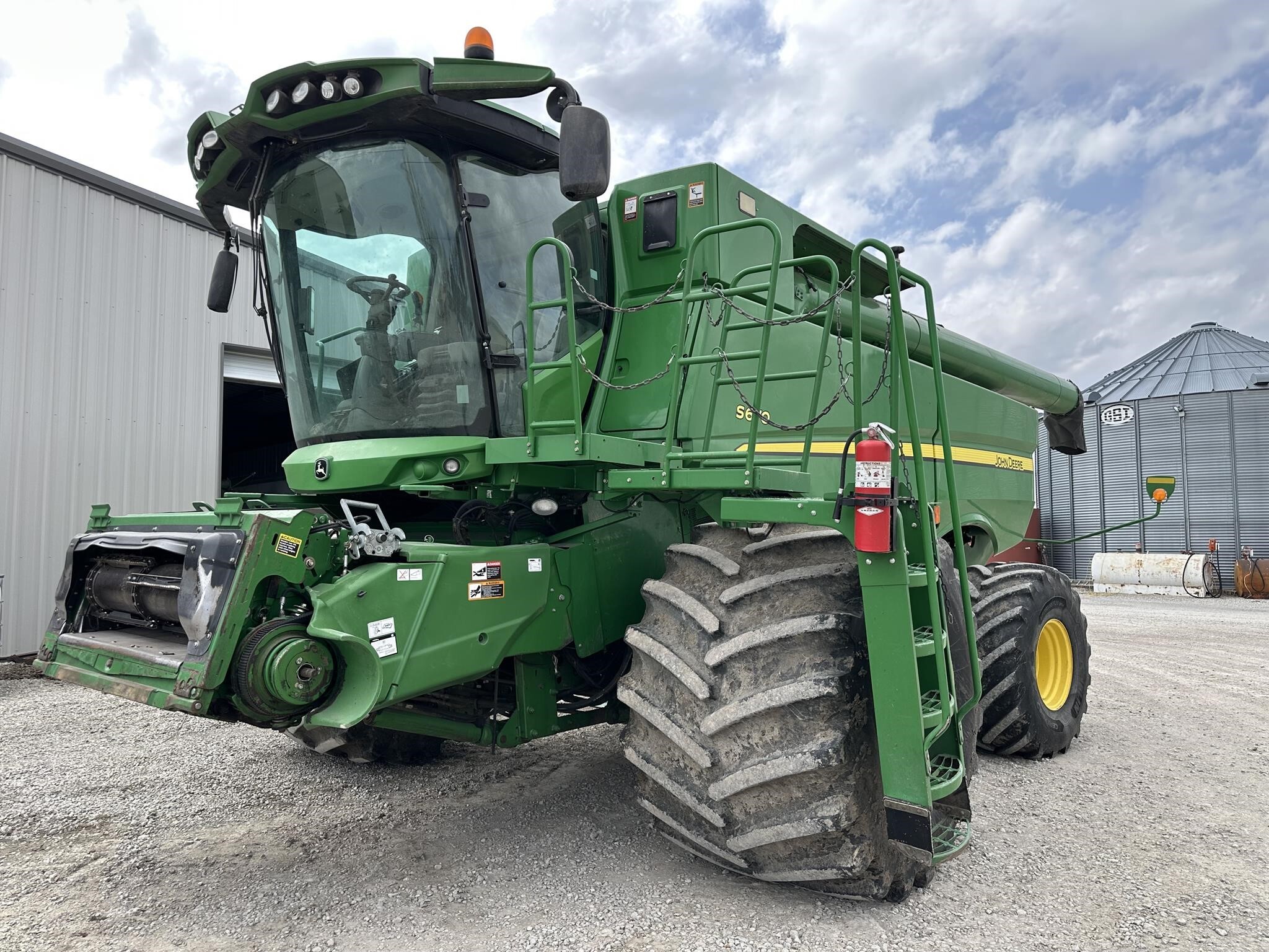 2012 John Deere S670 Combine